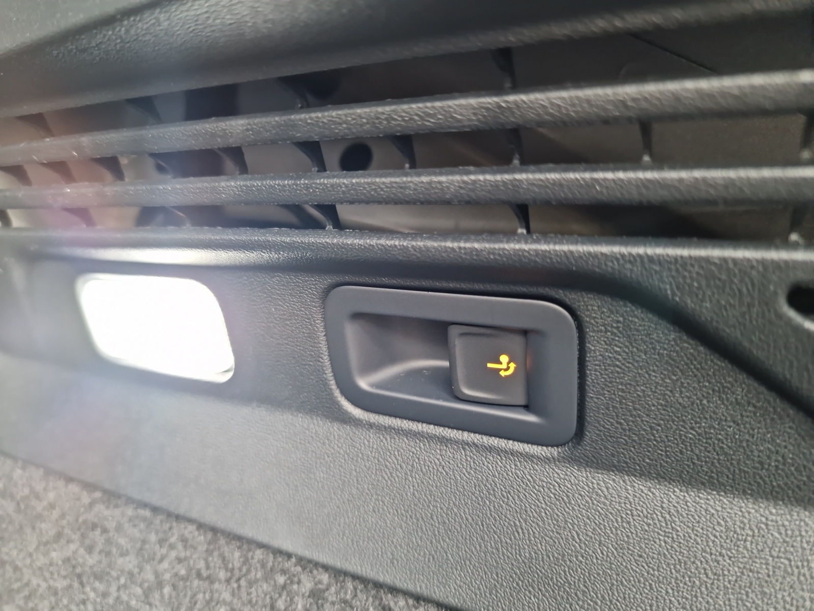 VW ID.4 Pro 77 kWh 4x4 Panorama AHK MY2027-image-29