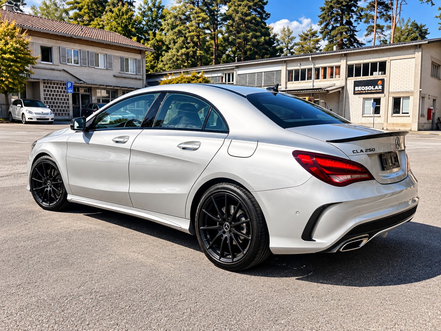 MERCEDES-BENZ CLA 200 AMG Line 7G-DCT-image-2