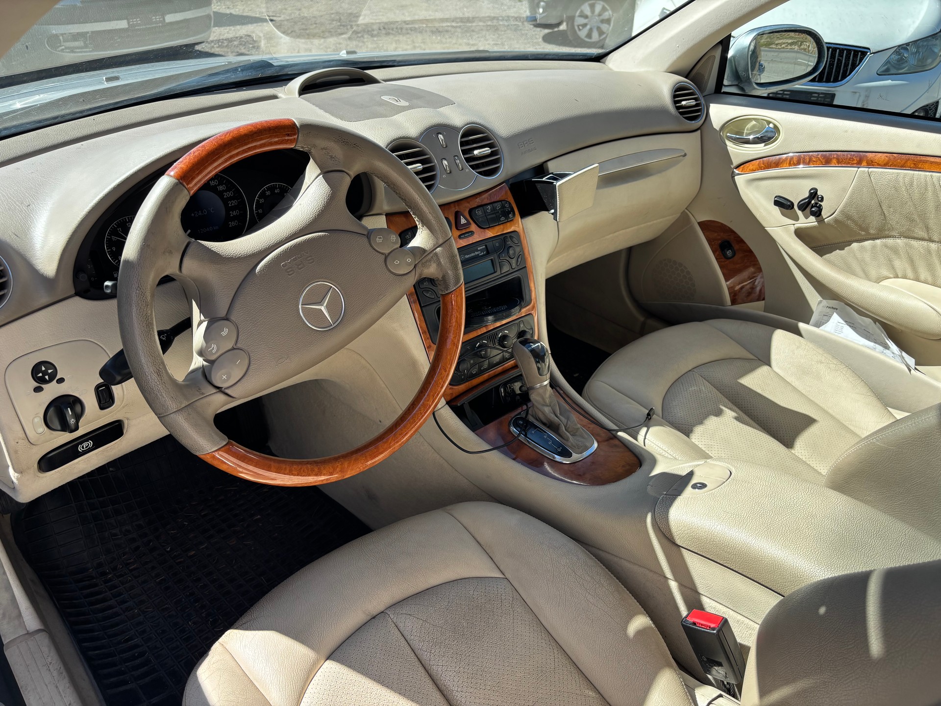 MERCEDES-BENZ CLK 320 Elégance Automatic-image-6