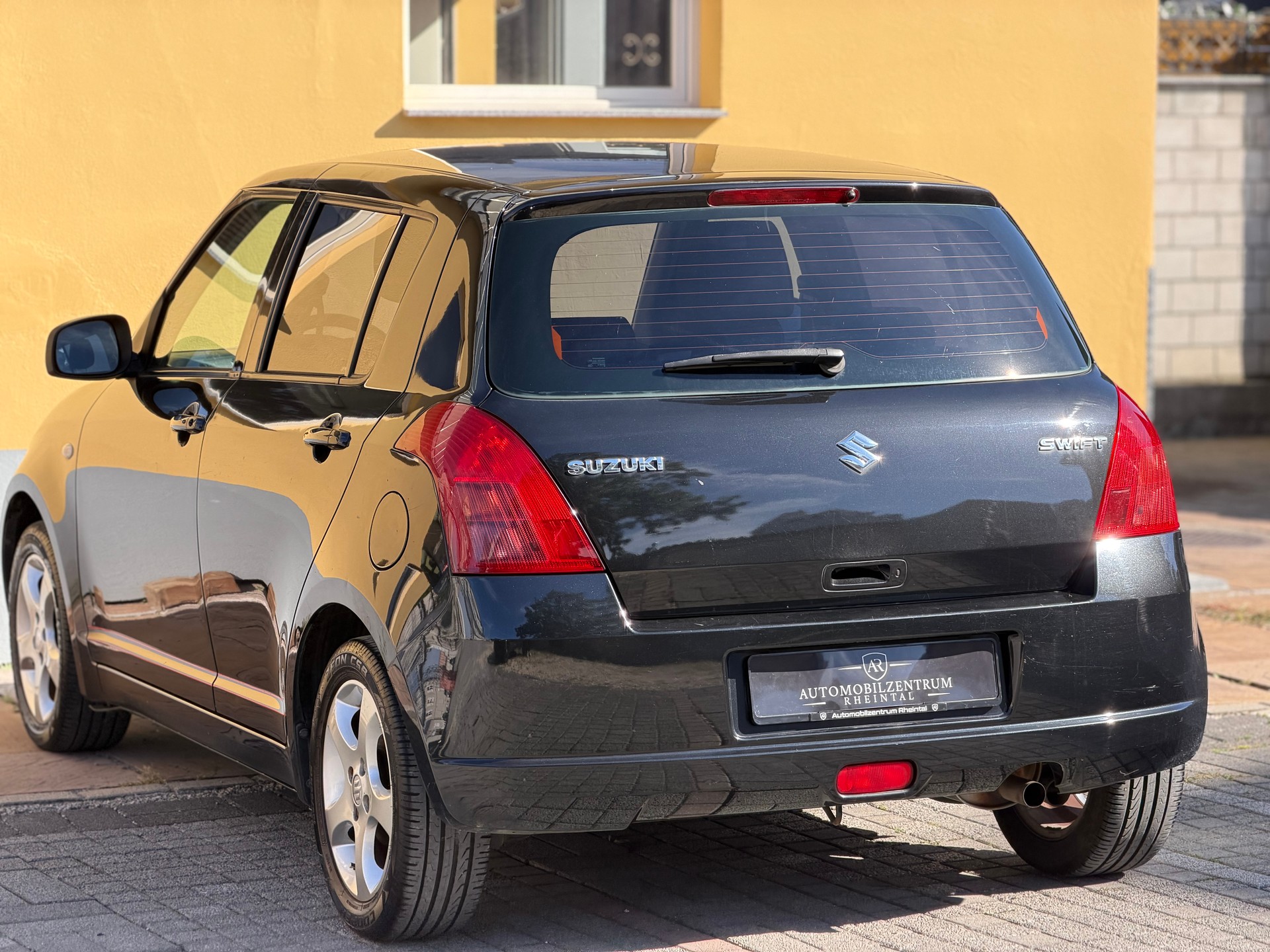SUZUKI Swift 1.3i 16V GL Top-image-7