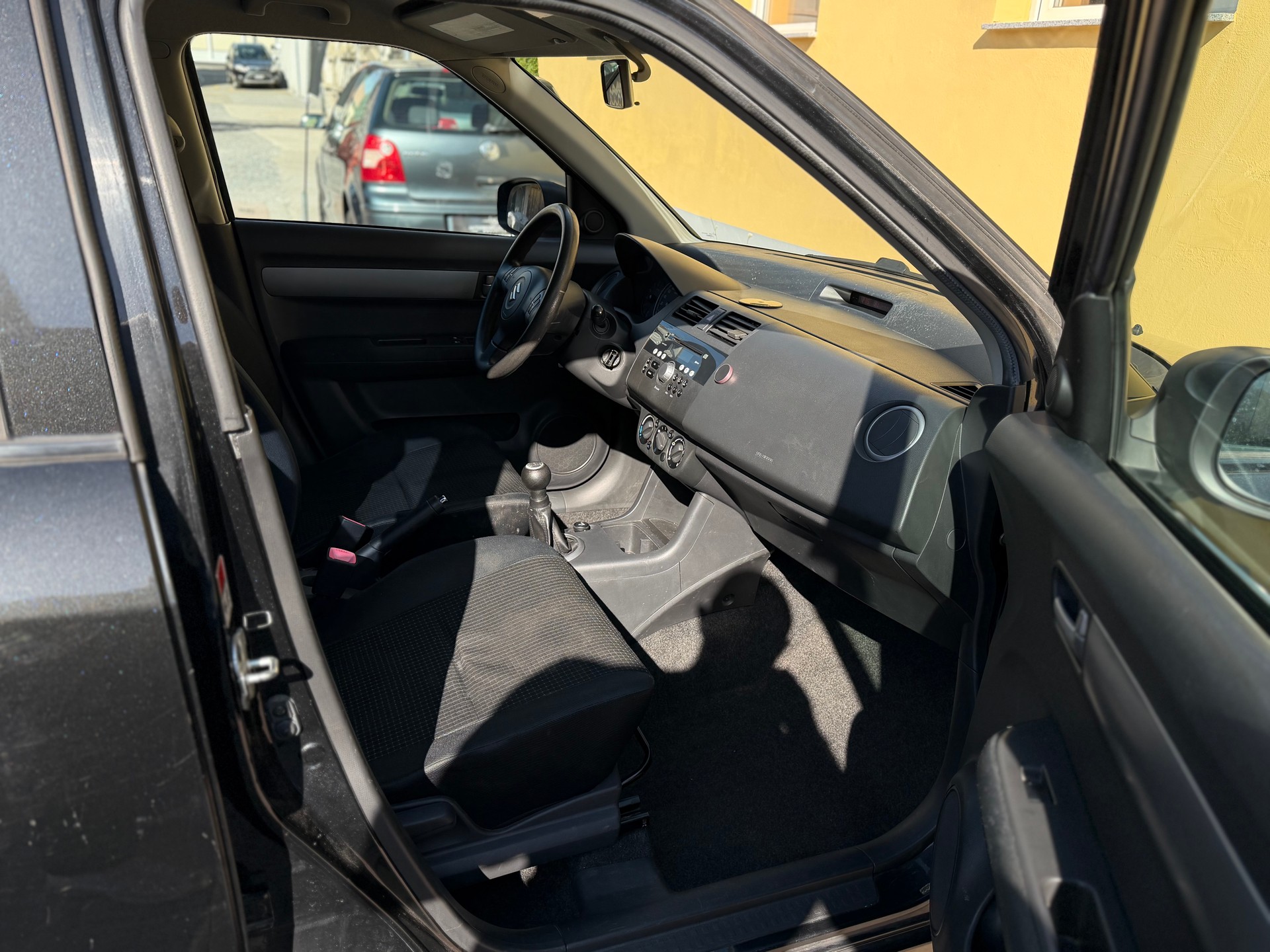 SUZUKI Swift 1.3i 16V GL Top-image-12
