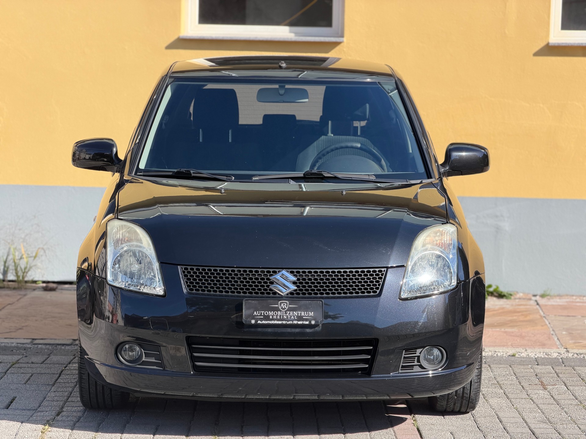 SUZUKI Swift 1.3i 16V GL Top-image-1