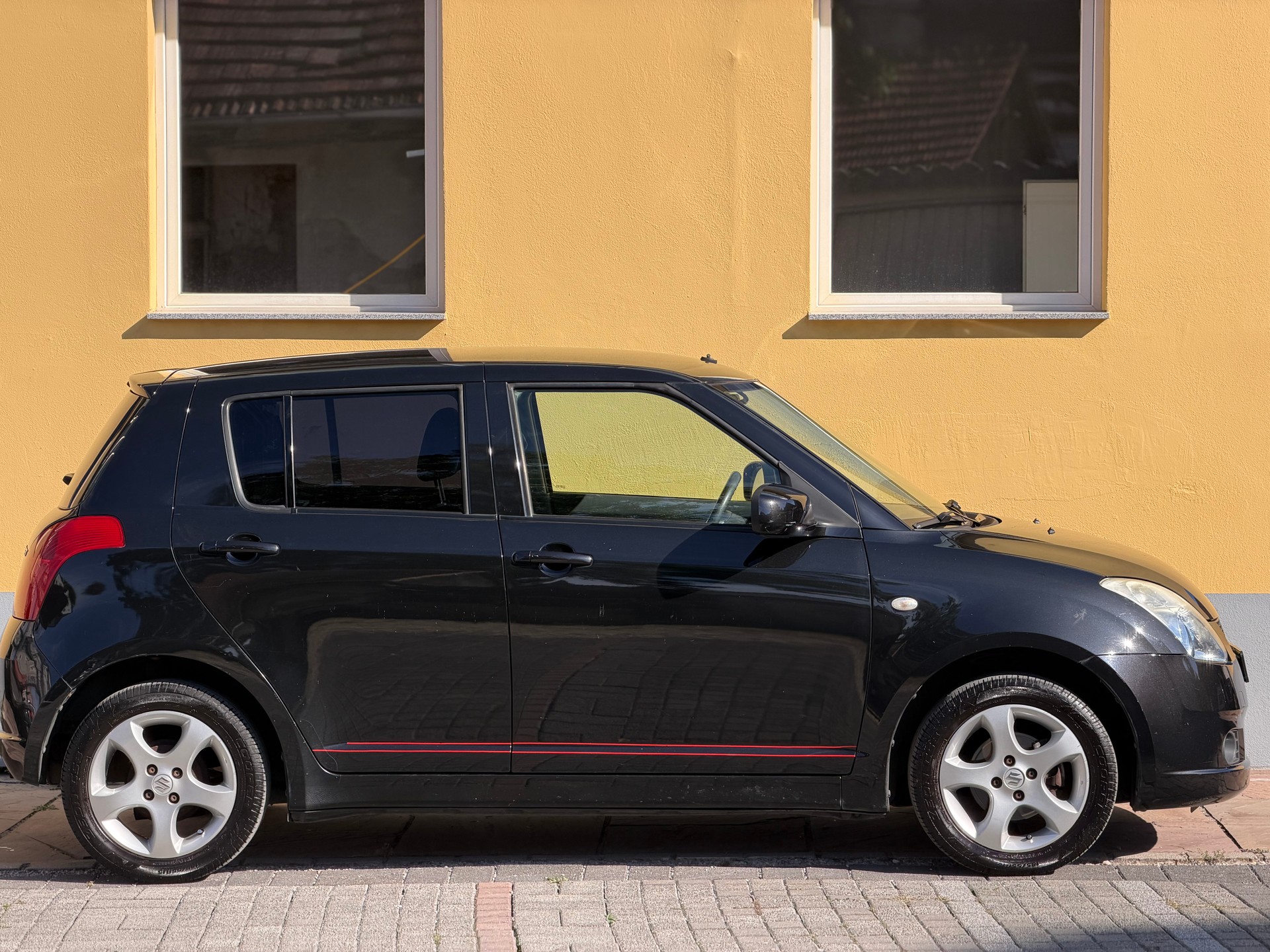 SUZUKI Swift 1.3i 16V GL Top-image-3