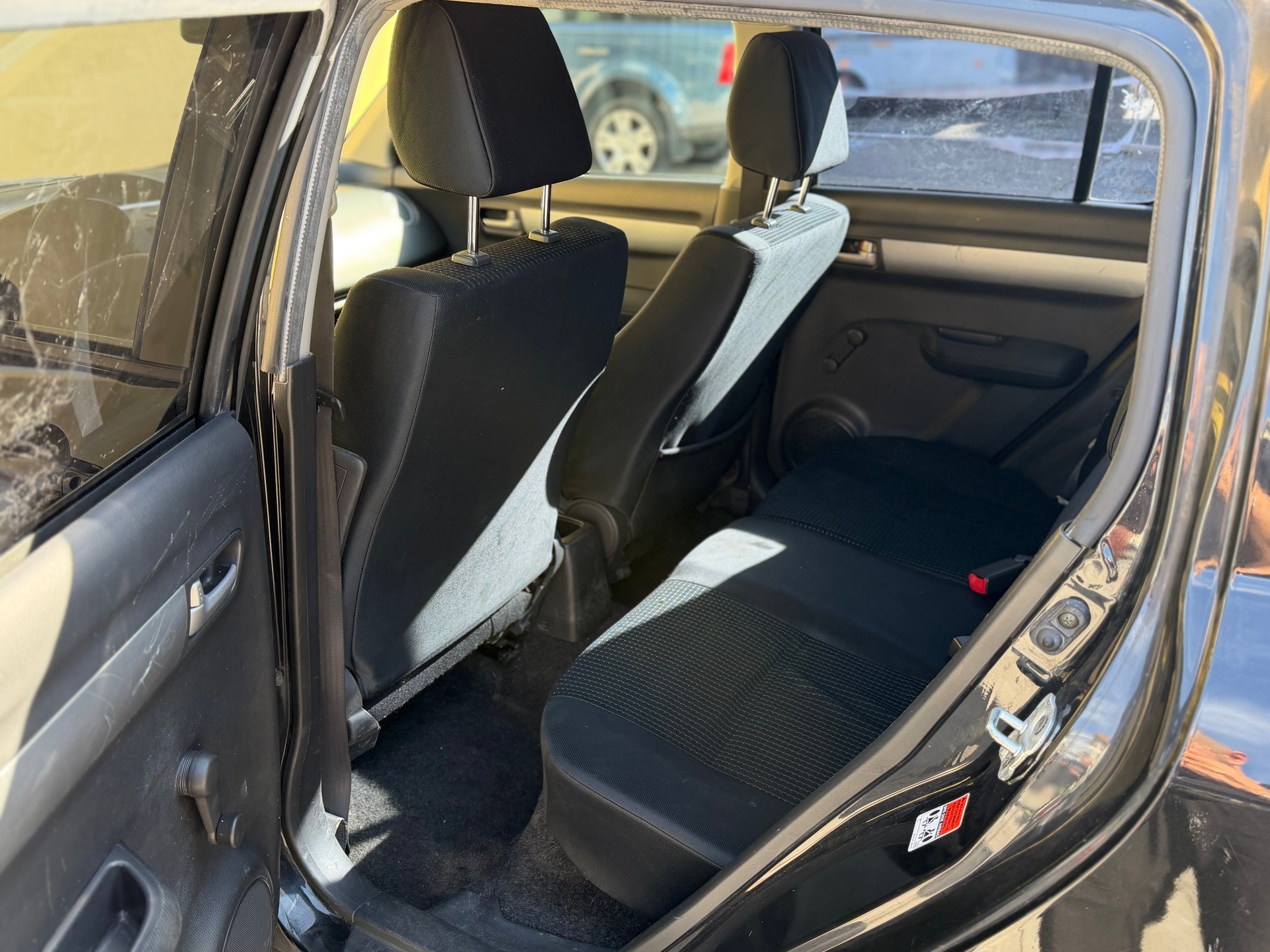 SUZUKI Swift 1.3i 16V GL Top-image-10