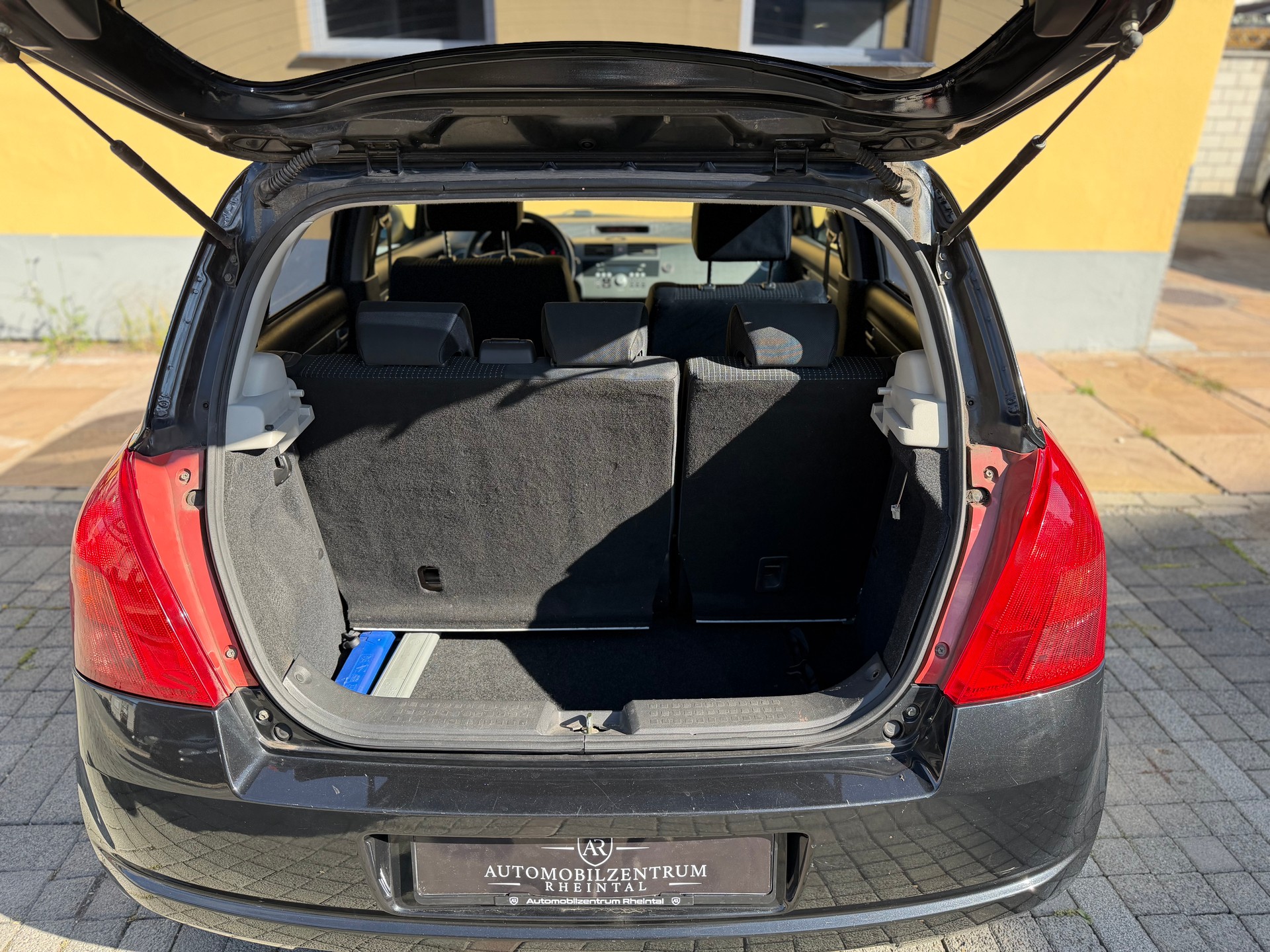 SUZUKI Swift 1.3i 16V GL Top-image-6