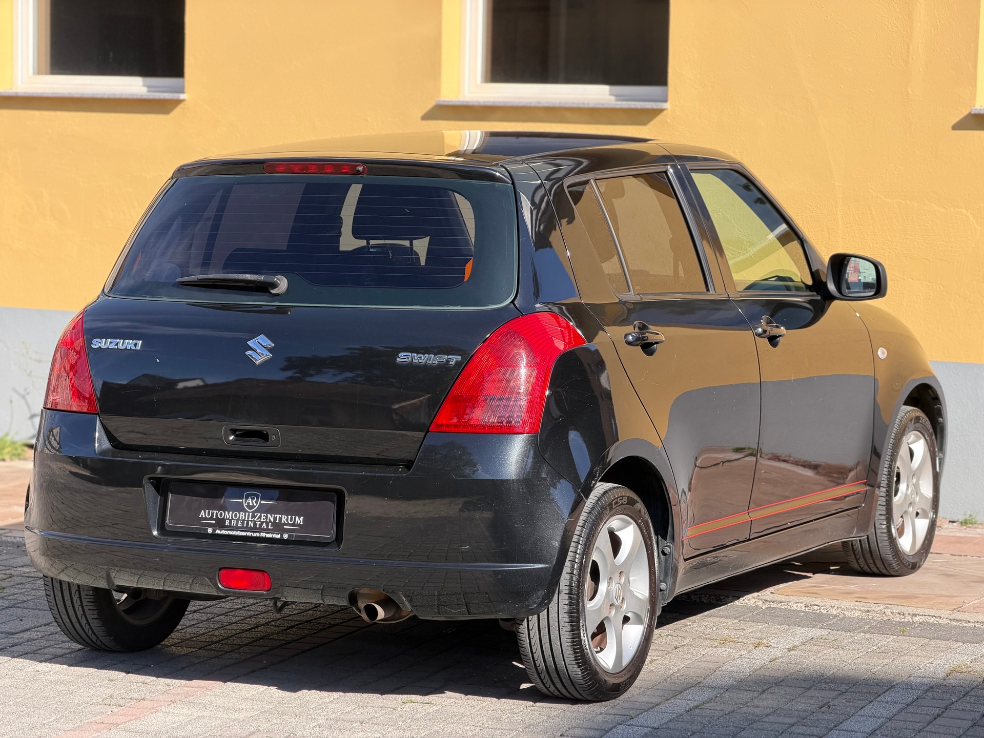 SUZUKI Swift 1.3i 16V GL Top-image-4