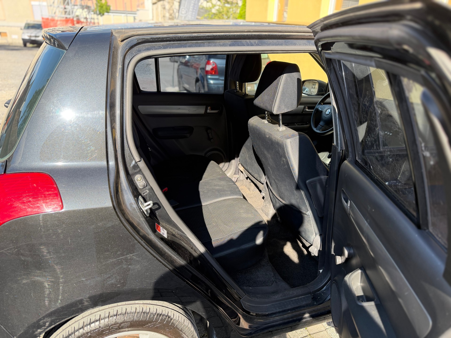SUZUKI Swift 1.3i 16V GL Top-image-11