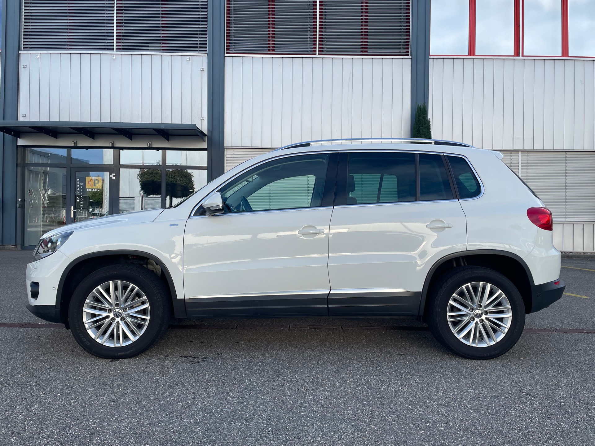 VW Tiguan 2.0 TSI Cup 4Motion DSG-image-1