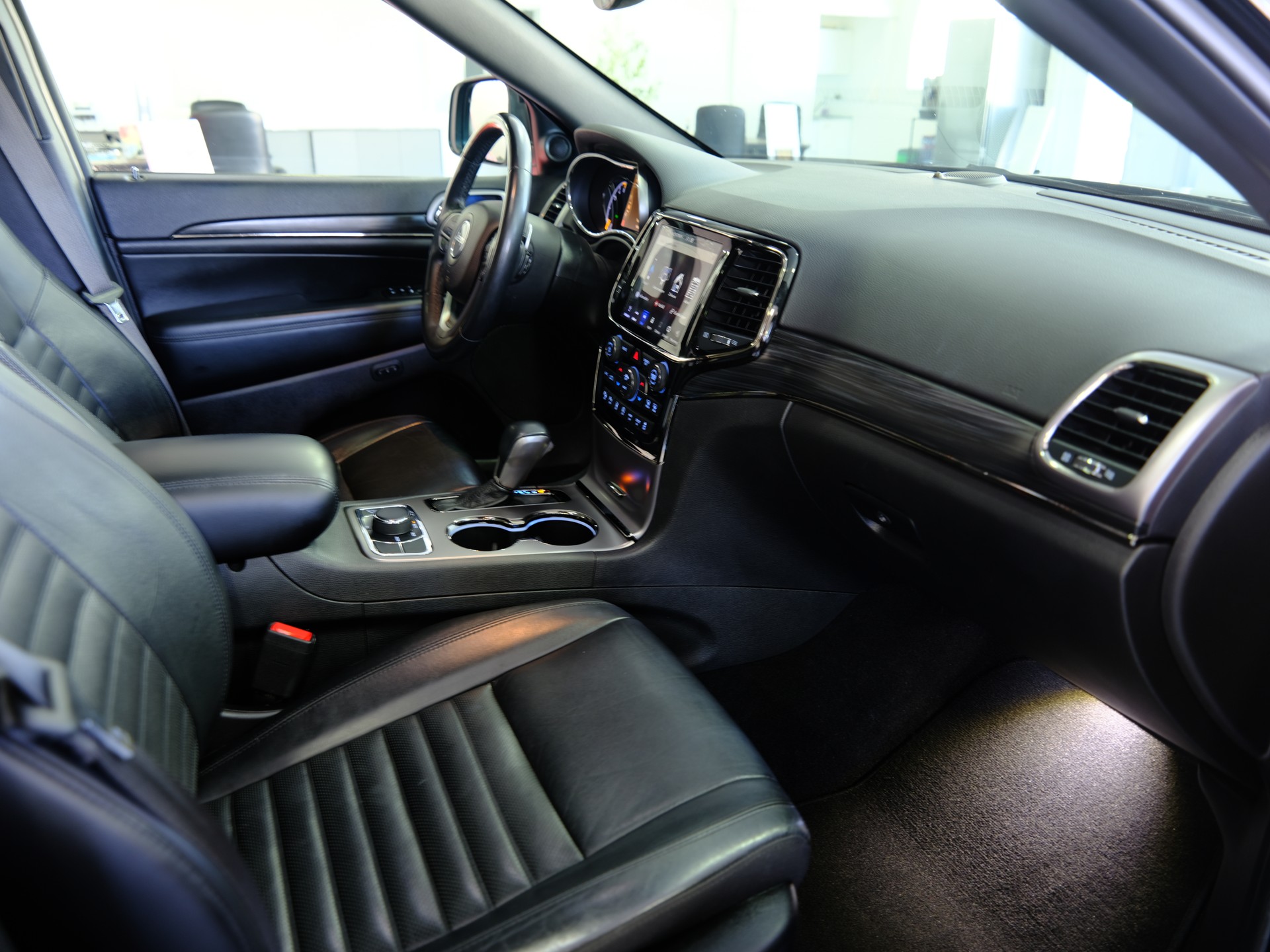JEEP Grand Cherokee 3.0 CRD Summit Automatic *PANORAMADACH* *RÜCKFAHRKAMERA*-image-10