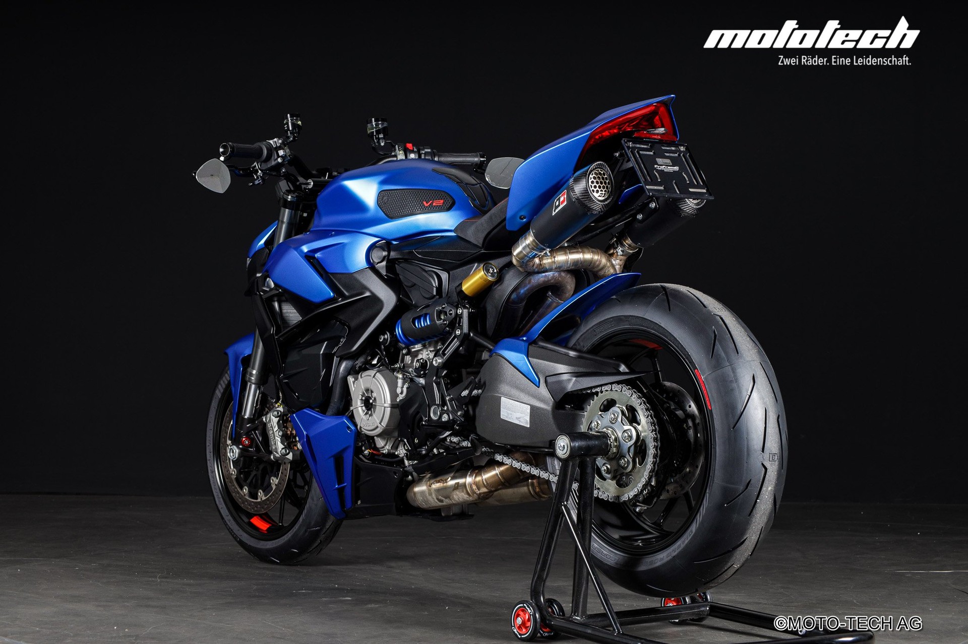 DUCATI Streetfighter V2 QD-showroom-element-3