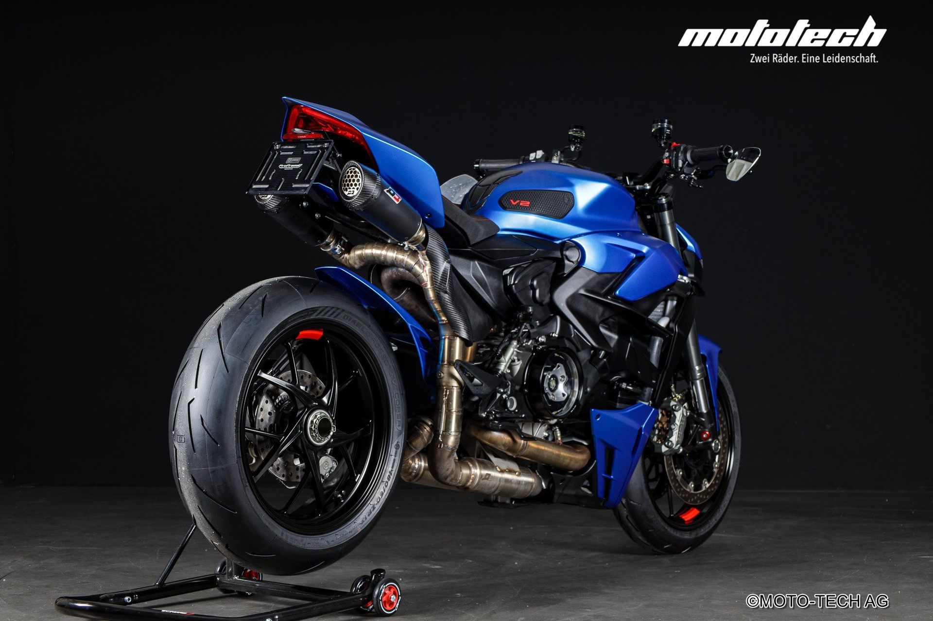 DUCATI Streetfighter V2 QD-showroom-element-2