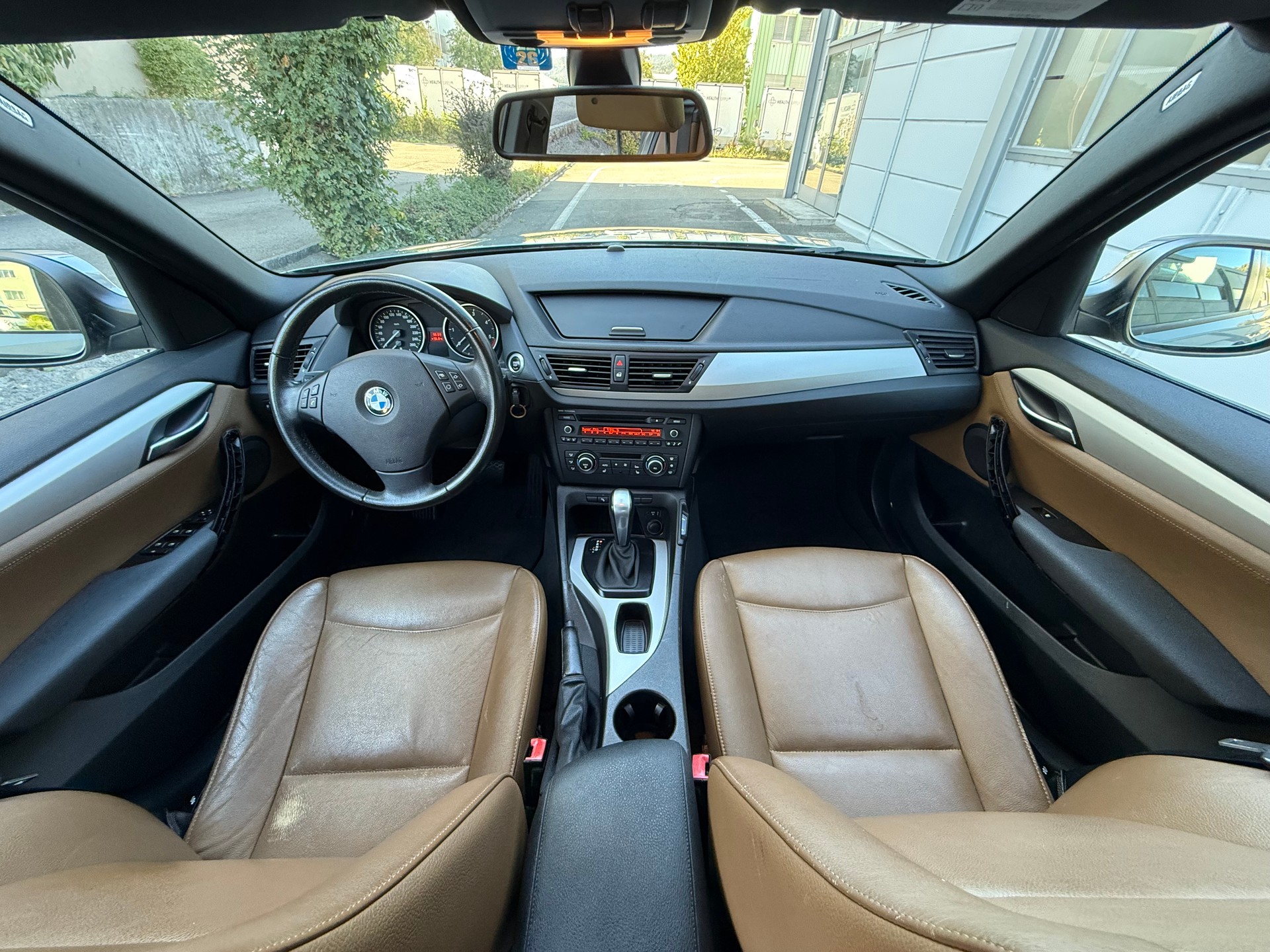 BMW X1 xDrive 20d Steptronic *Frisch ab MFK *Tempomat *Automat *Abnehmbare Anhängerkupplung *Sitzheizung *Panorama-Glasdach-image-7