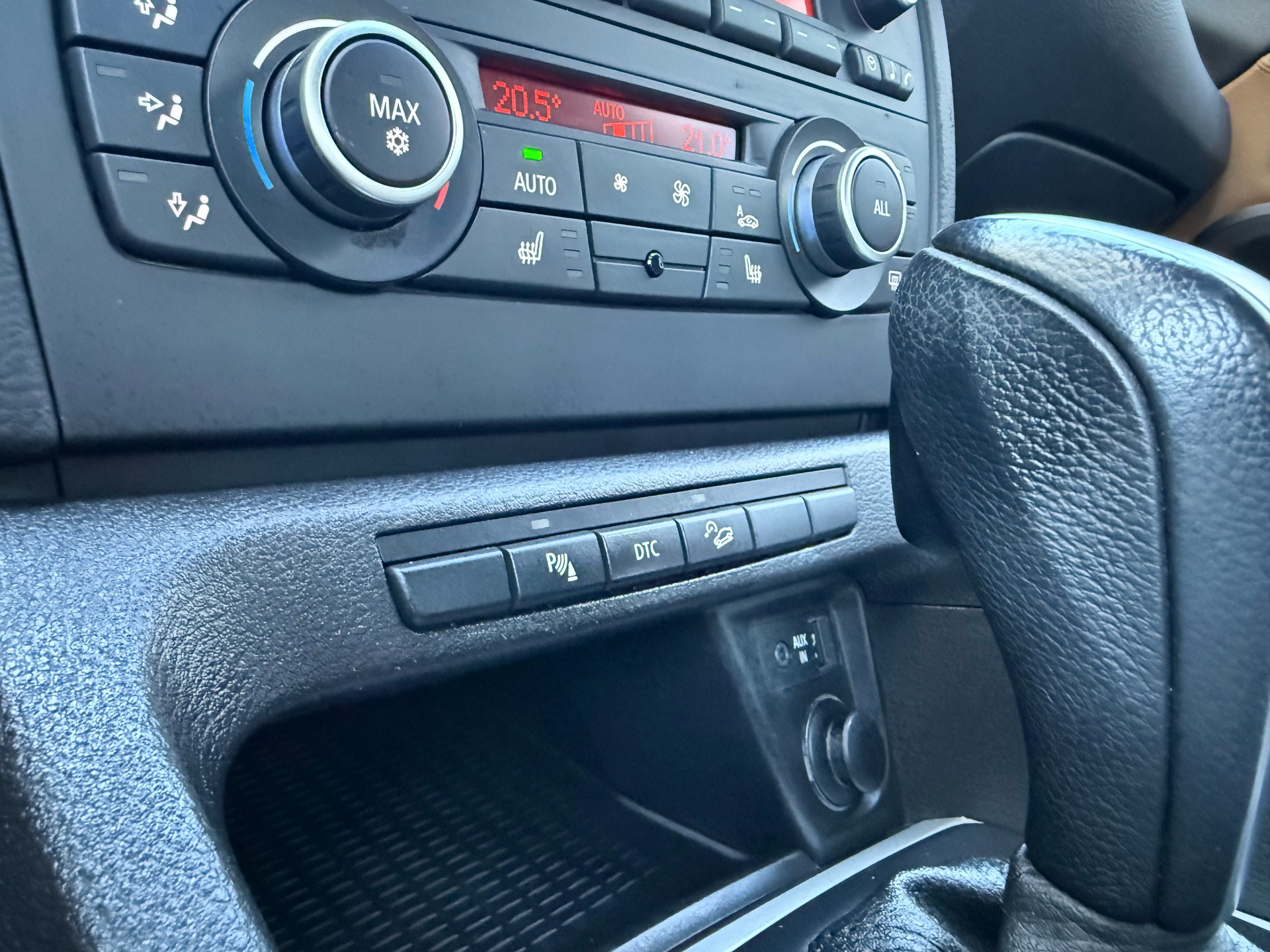 BMW X1 xDrive 20d Steptronic *Frisch ab MFK *Tempomat *Automat *Abnehmbare Anhängerkupplung *Sitzheizung *Panorama-Glasdach-image-10