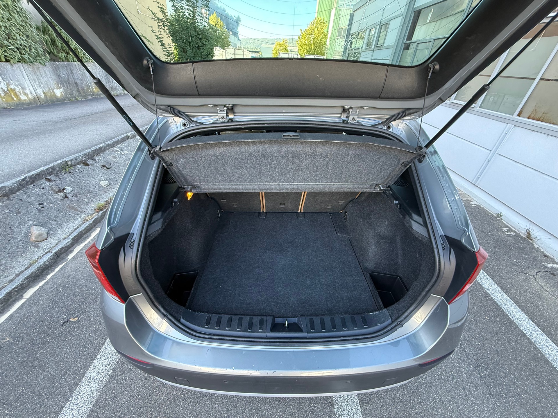 BMW X1 xDrive 20d Steptronic *Frisch ab MFK *Tempomat *Automat *Abnehmbare Anhängerkupplung *Sitzheizung *Panorama-Glasdach-image-12