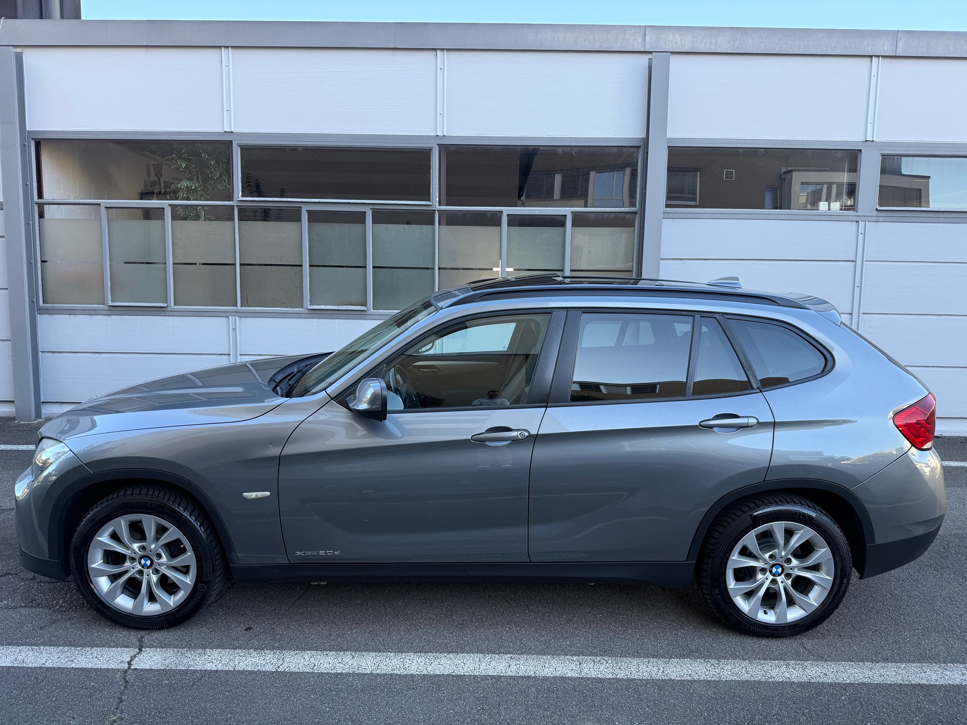 BMW X1 xDrive 20d Steptronic *Frisch ab MFK *Tempomat *Automat *Abnehmbare Anhängerkupplung *Sitzheizung *Panorama-Glasdach-image-4