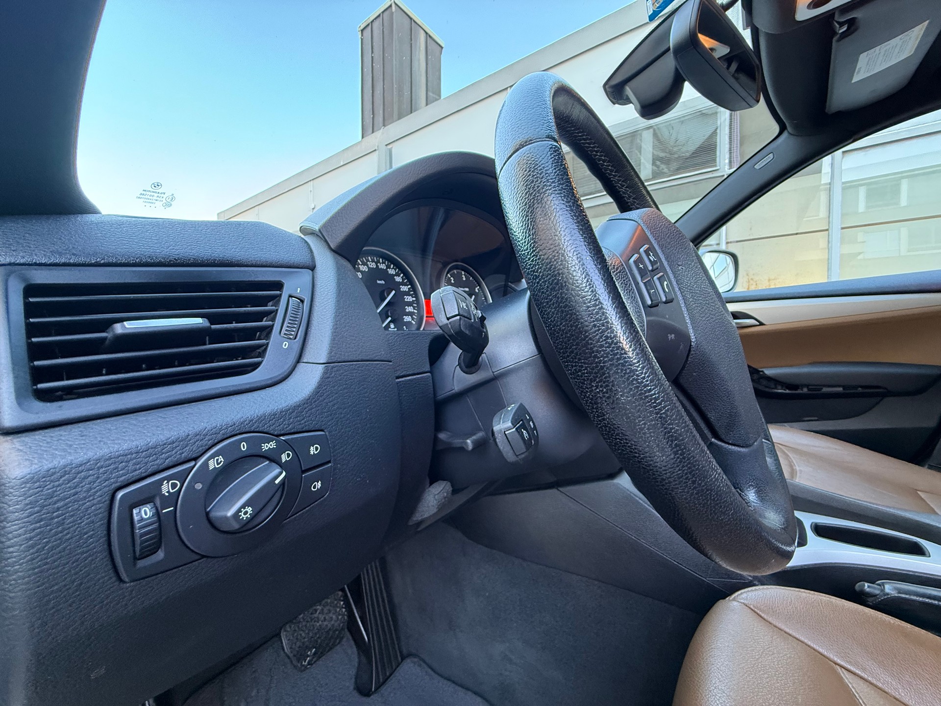BMW X1 xDrive 20d Steptronic *Frisch ab MFK *Tempomat *Automat *Abnehmbare Anhängerkupplung *Sitzheizung *Panorama-Glasdach-image-6
