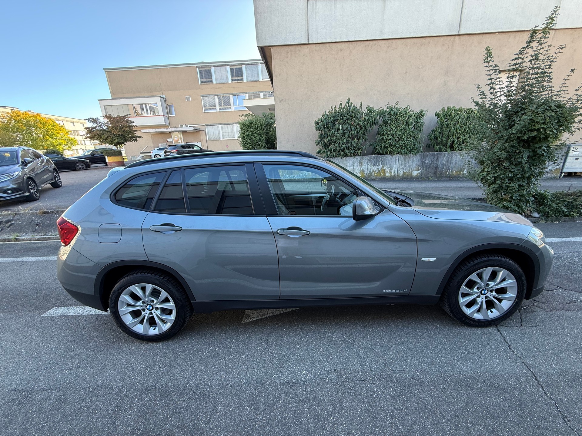 BMW X1 xDrive 20d Steptronic *Frisch ab MFK *Tempomat *Automat *Abnehmbare Anhängerkupplung *Sitzheizung *Panorama-Glasdach-image-2