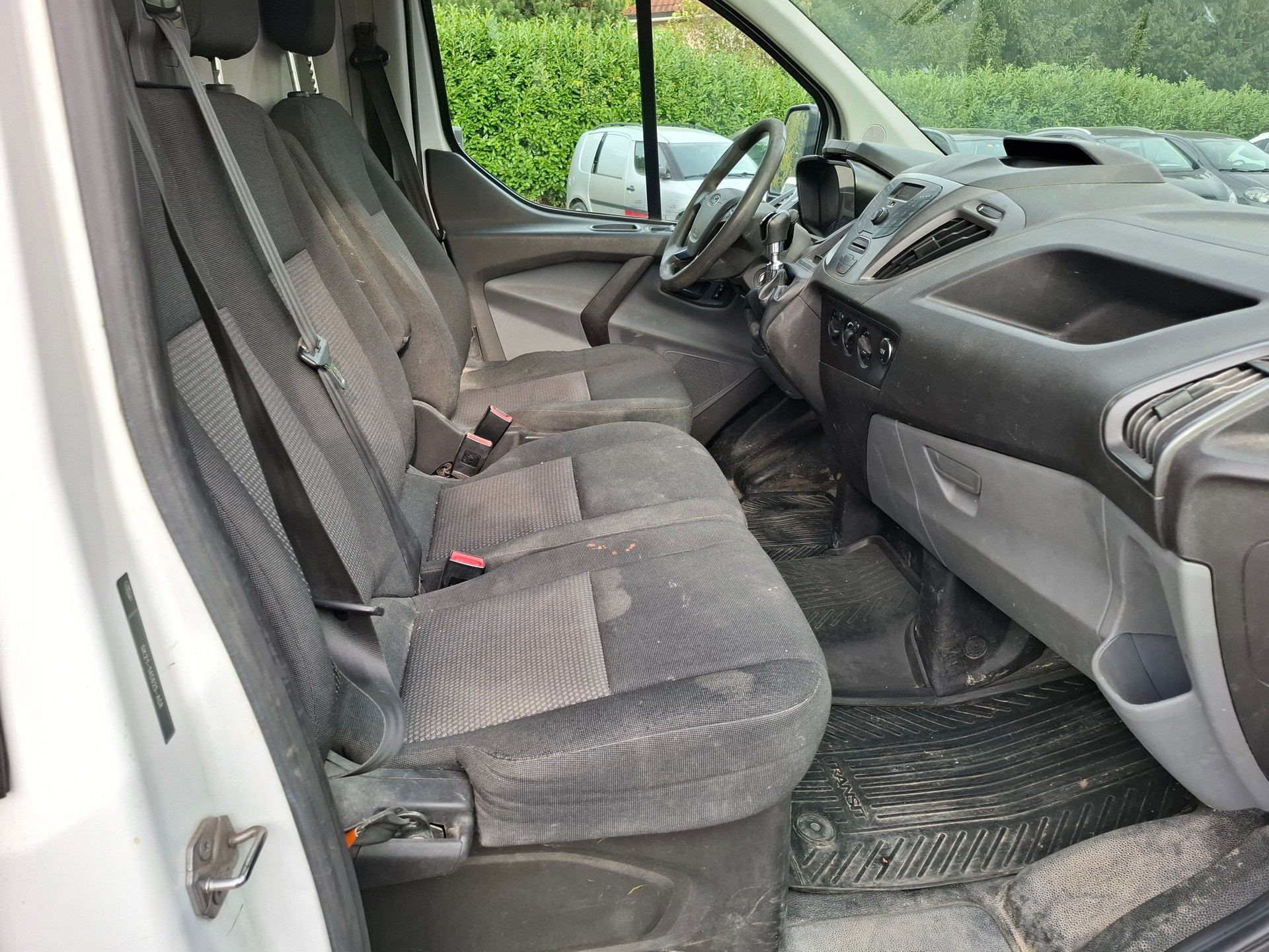 FORD Transit Custom Van 250 L1H1 Ambiente-image-8