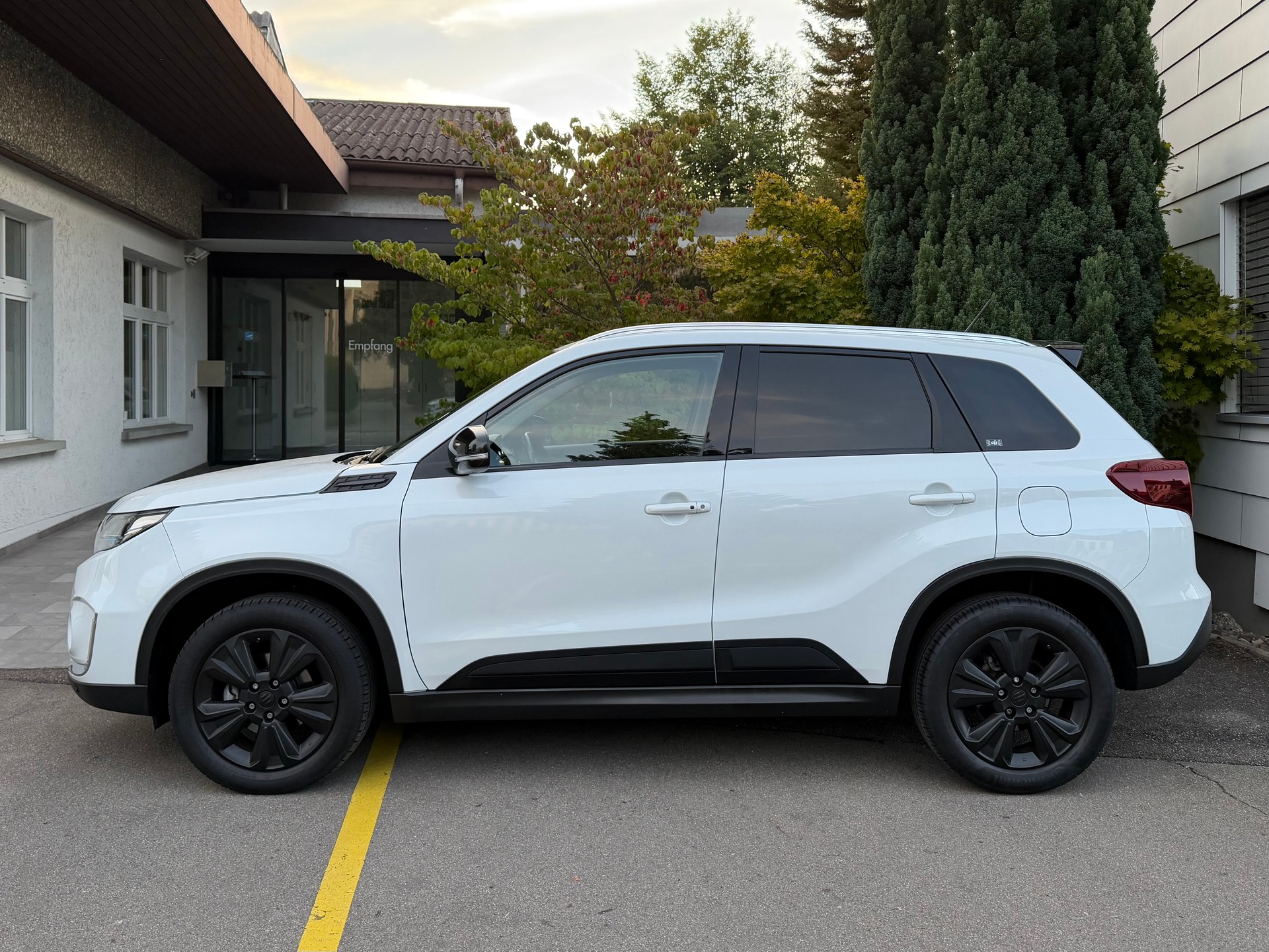 SUZUKI Vitara 1.4 4x4 Boosterjet Compact Top Automatic Allgrip *Vollausstattung*aus 1. Hand*Garantie*-image-4
