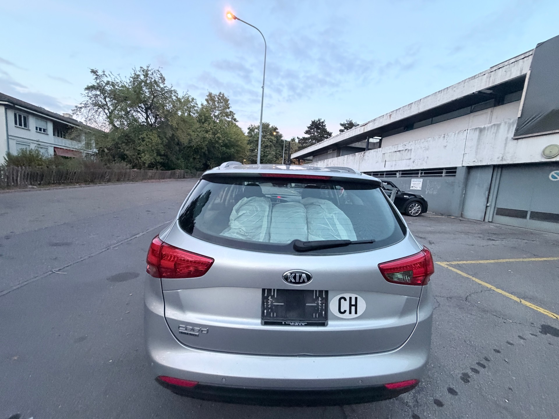 KIA Cee'd Sportswagon 1.6 GDi Trend DCT-image-4