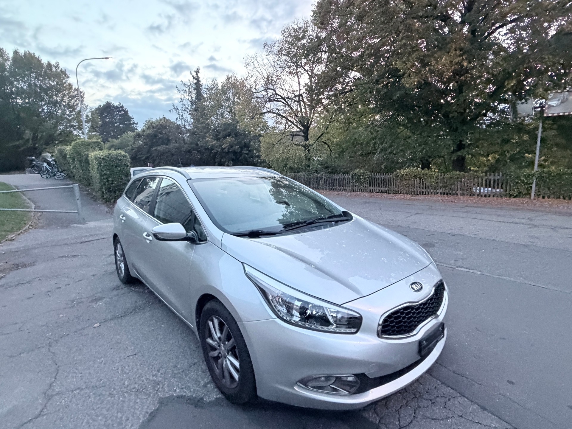 KIA Cee'd Sportswagon 1.6 GDi Trend DCT-image-2
