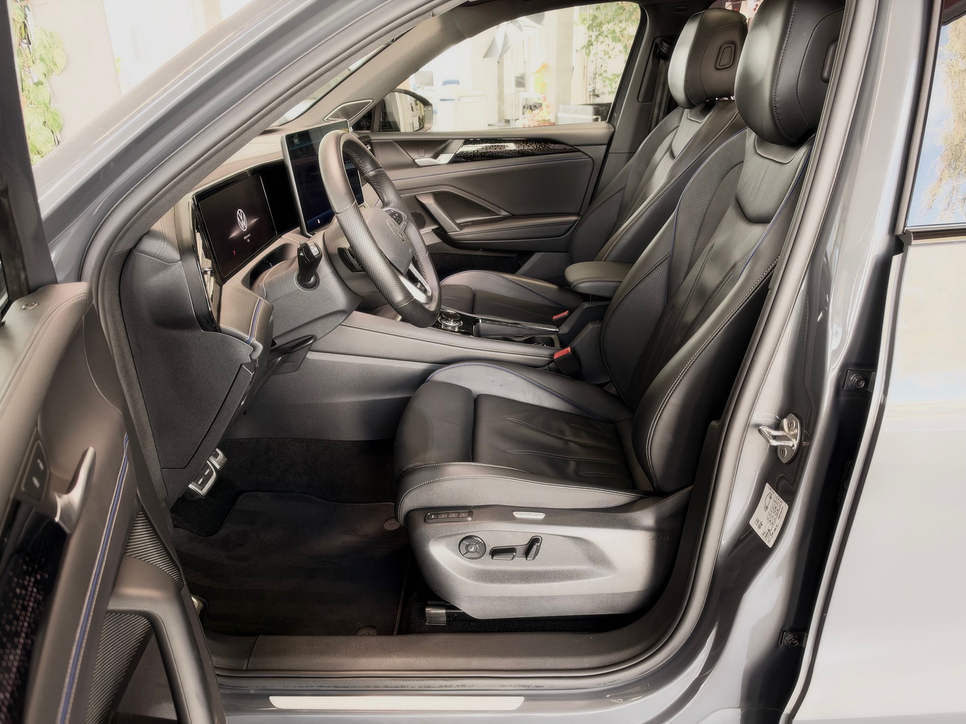 VW Tiguan 2.0 TDI SCR R-Line 4Motion DSG-image-8