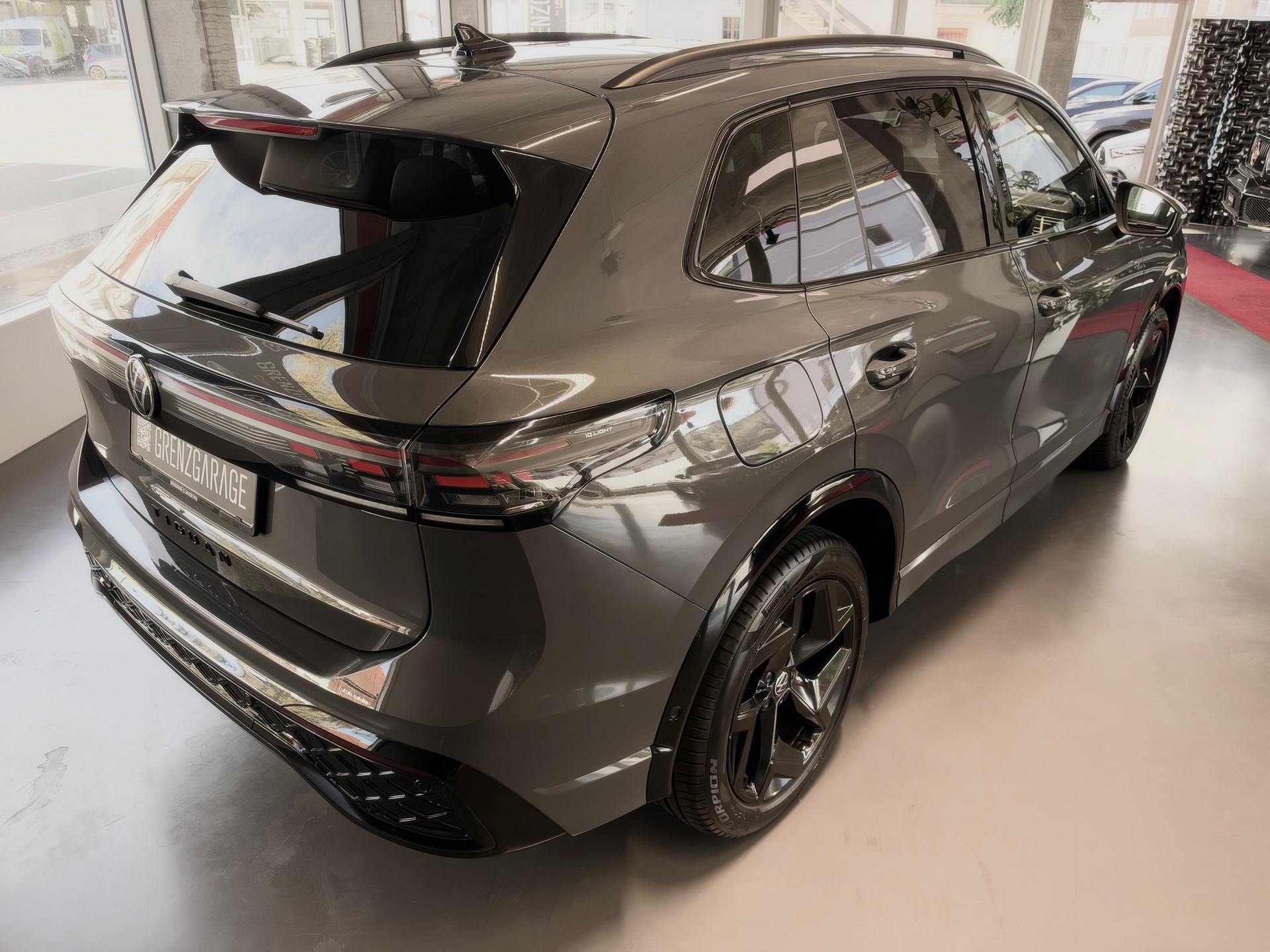 VW Tiguan 2.0 TDI SCR R-Line 4Motion DSG-image-5