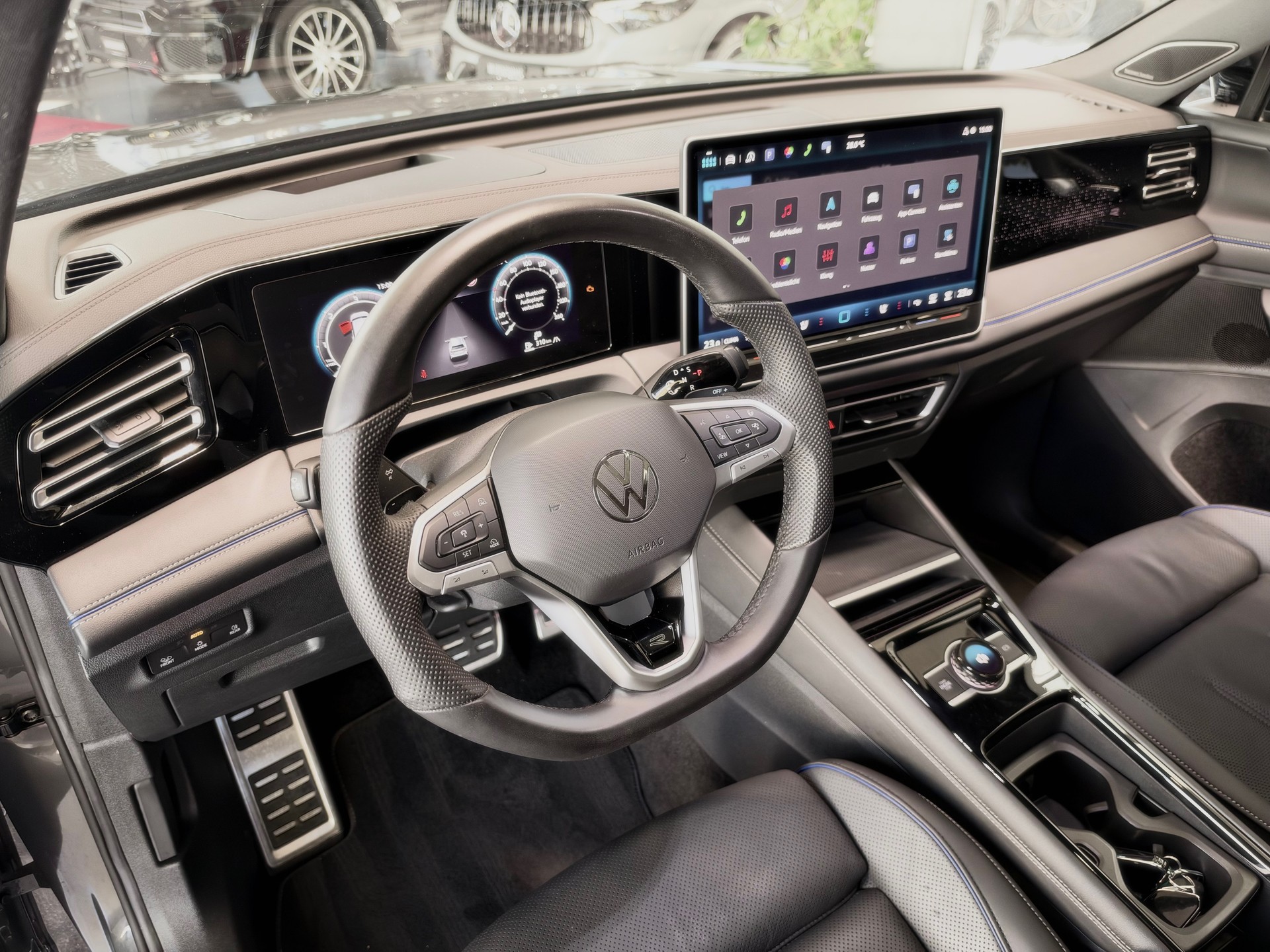 VW Tiguan 2.0 TDI SCR R-Line 4Motion DSG-image-10