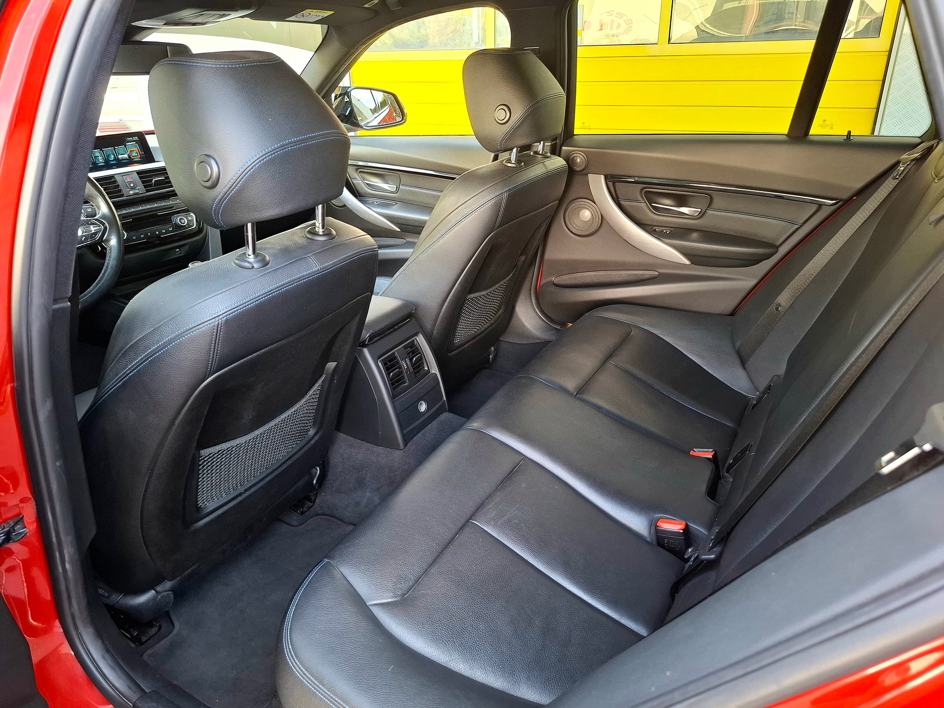 BMW 340i xDrive Touring M Sport Steptronic-image-12