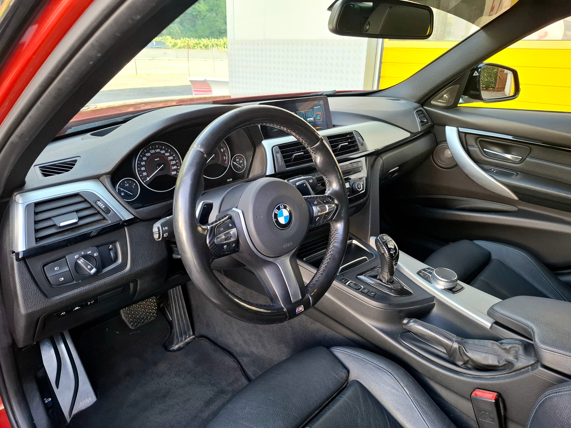 BMW 340i xDrive Touring M Sport Steptronic-image-10