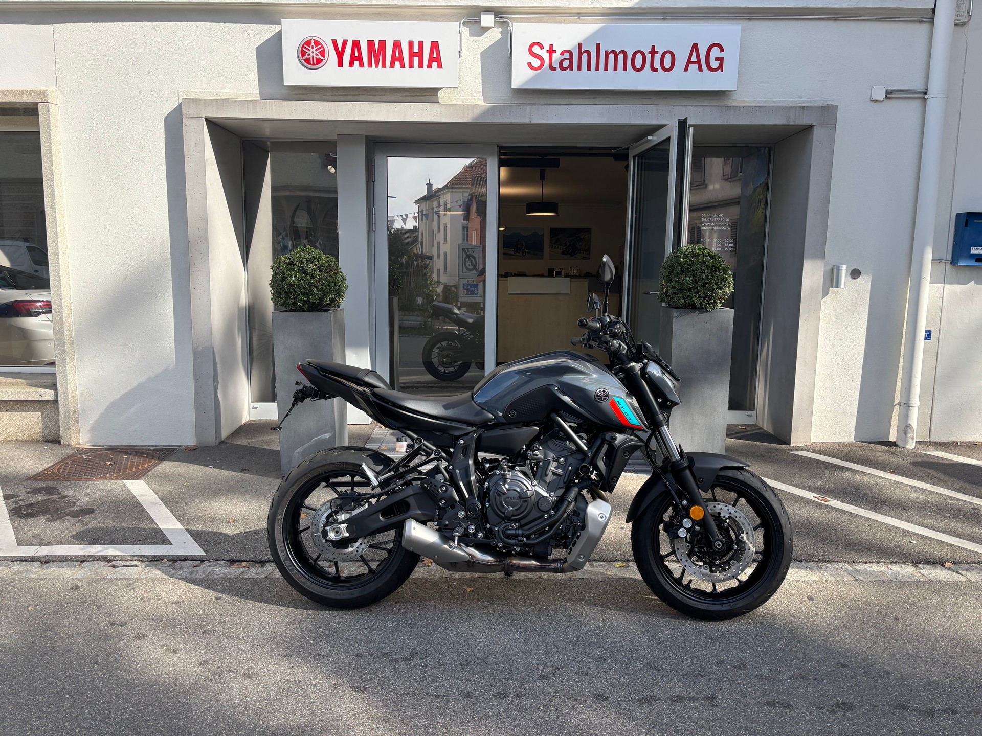 YAMAHA MT-07 Dark Edition-showroom-element-2