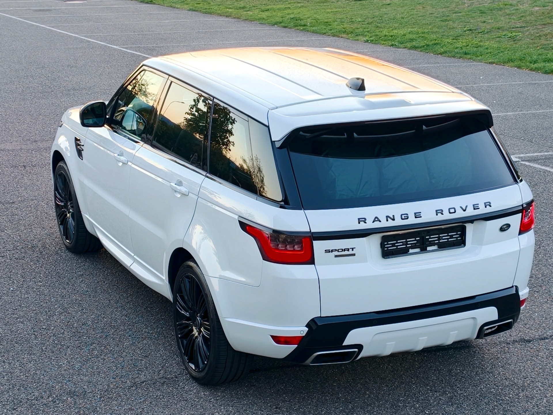 LAND ROVER 5.0 V8 SC HSE Dynamic-image-7