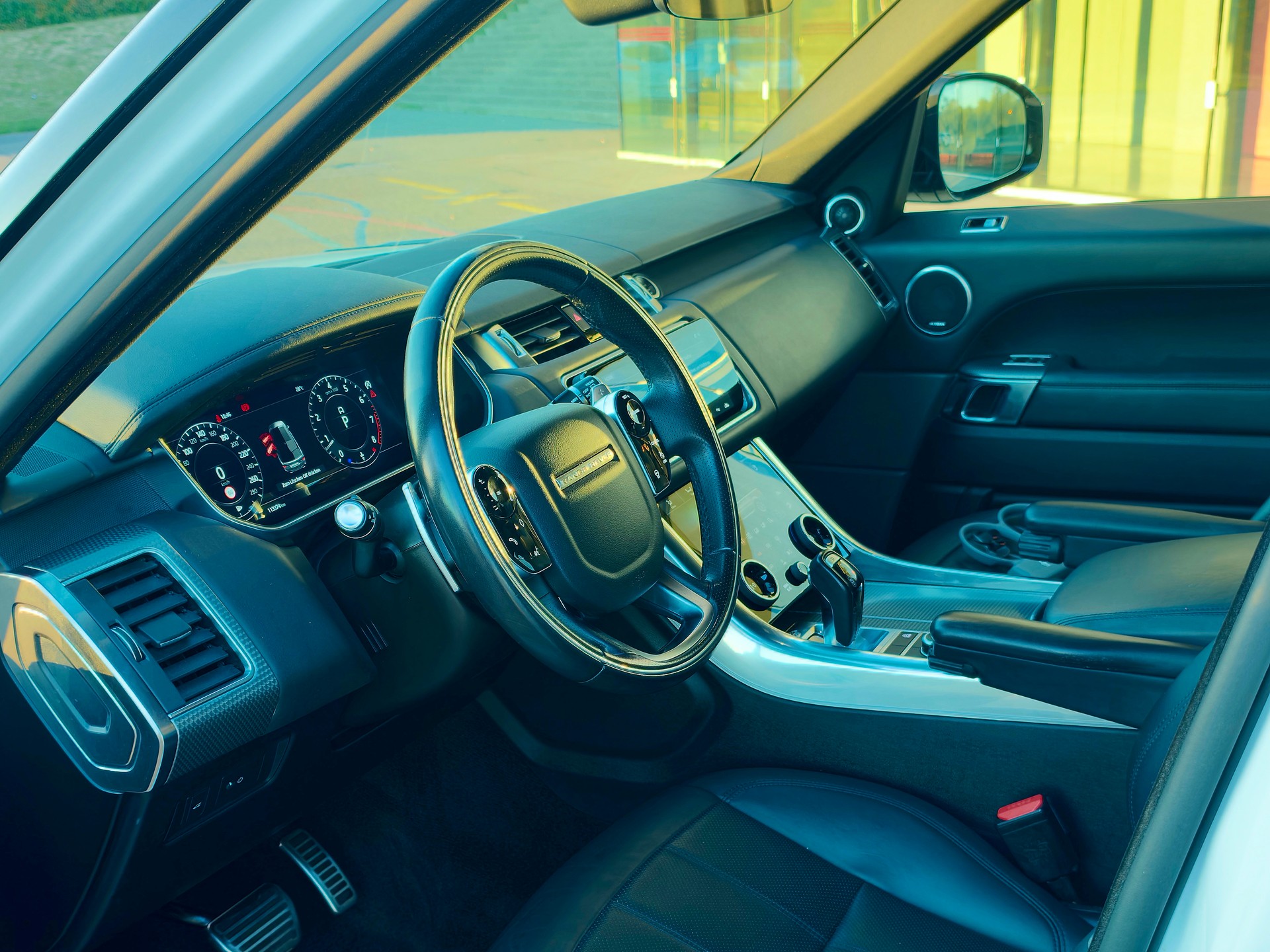 LAND ROVER 5.0 V8 SC HSE Dynamic-image-11