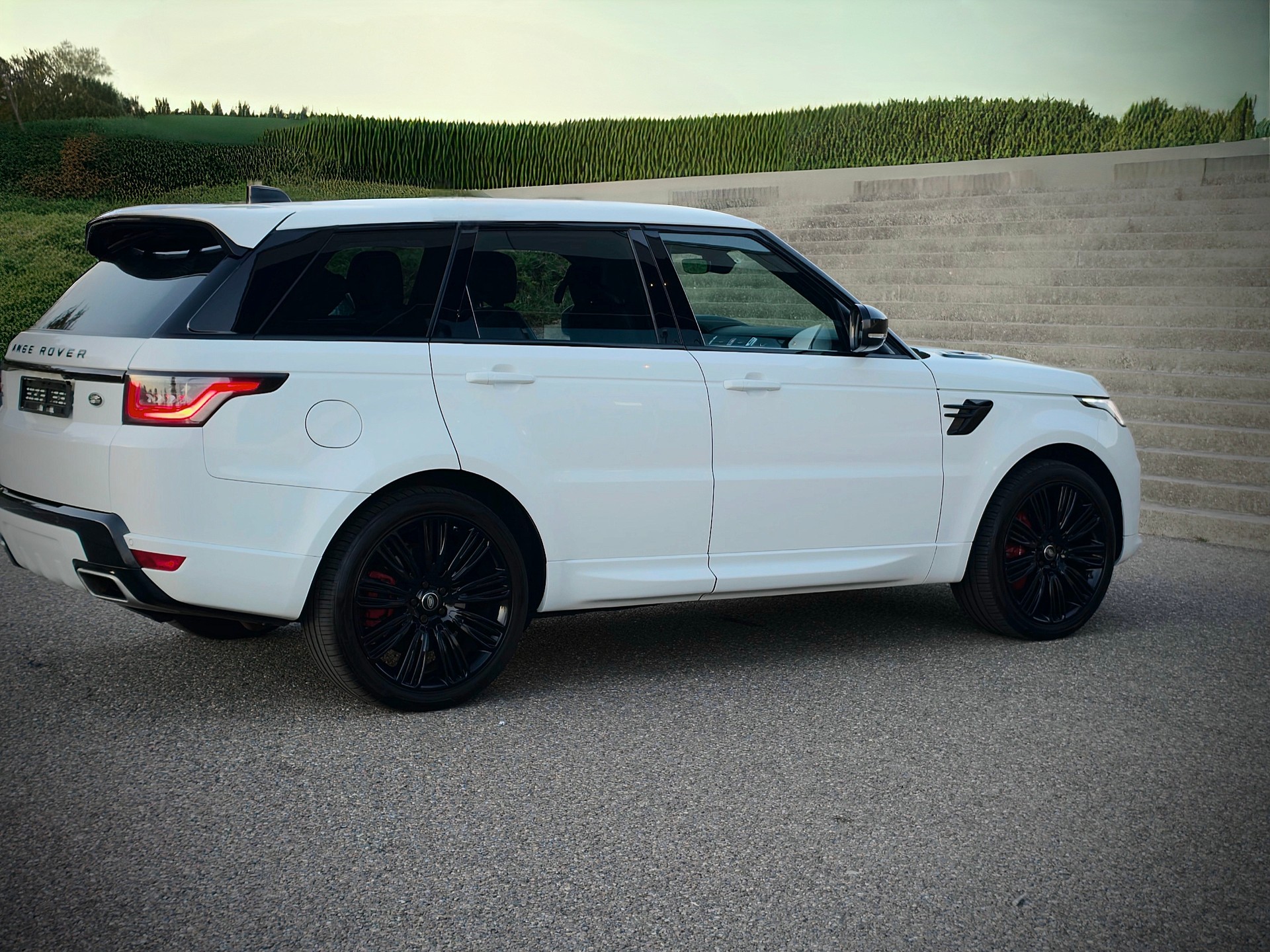LAND ROVER 5.0 V8 SC HSE Dynamic-image-8