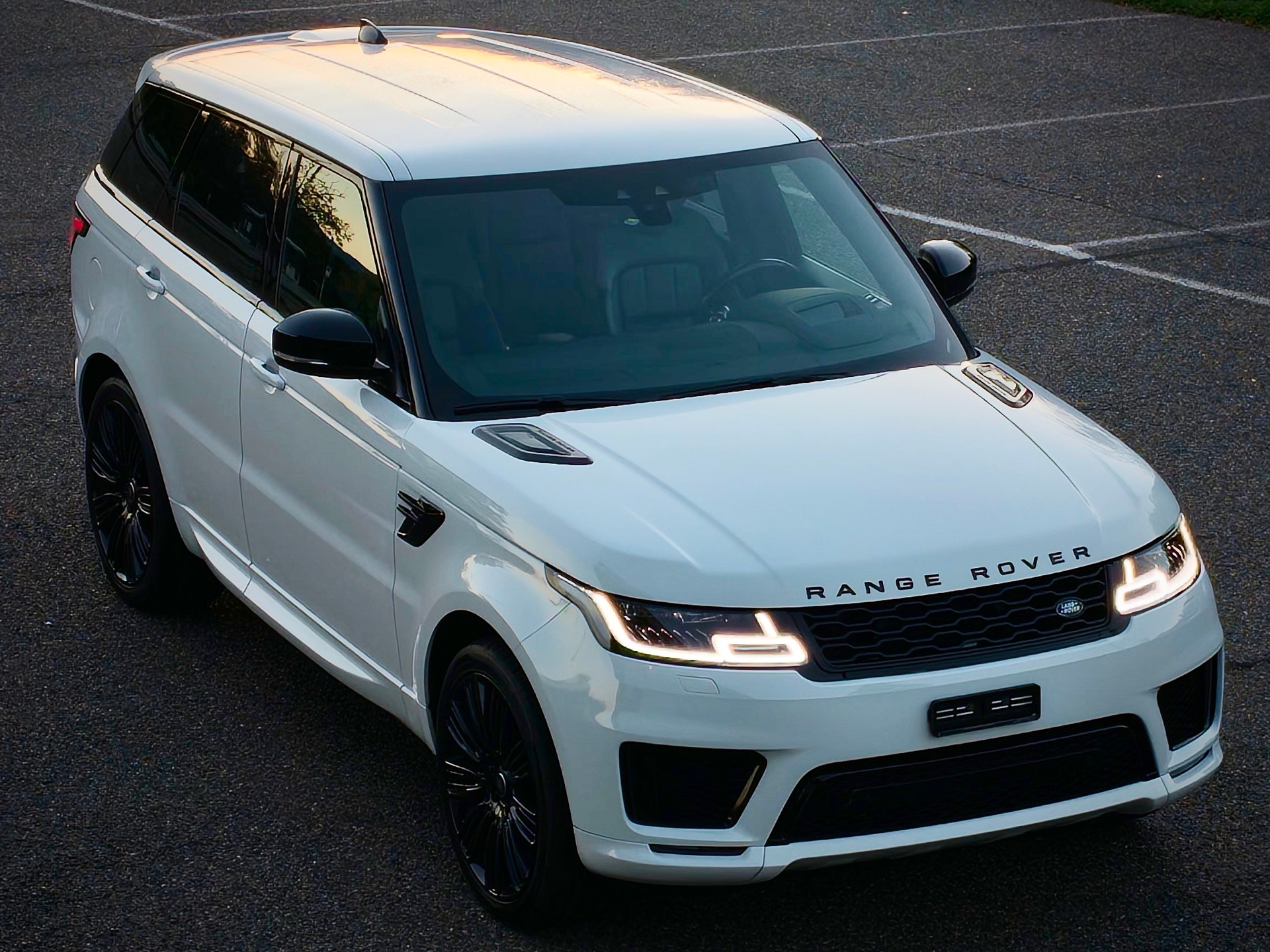 LAND ROVER 5.0 V8 SC HSE Dynamic-image-4
