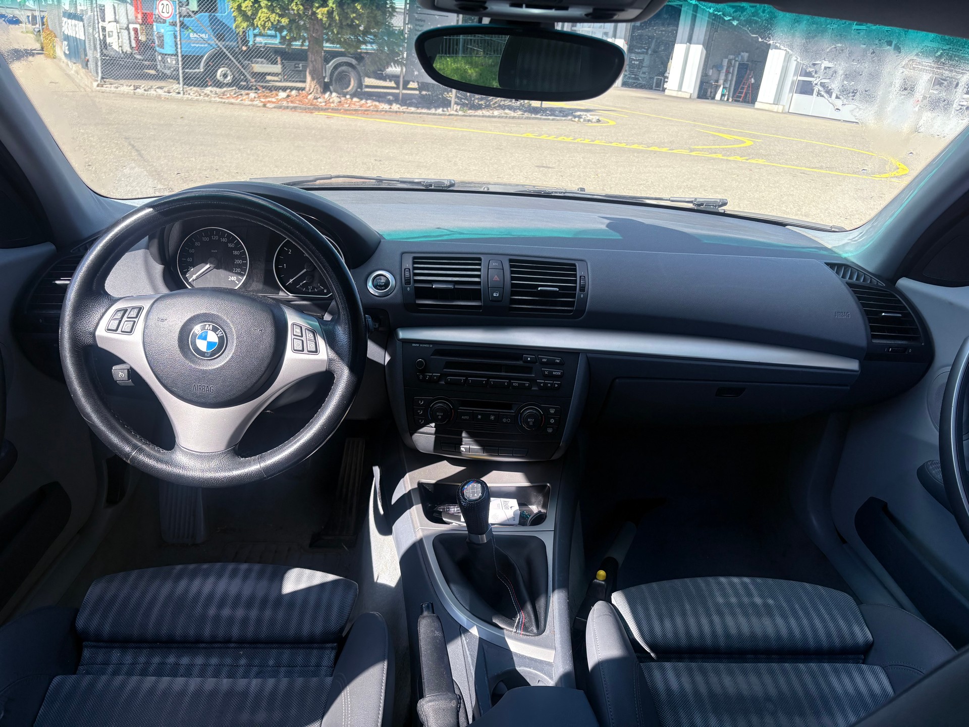 BMW 120i-image-4