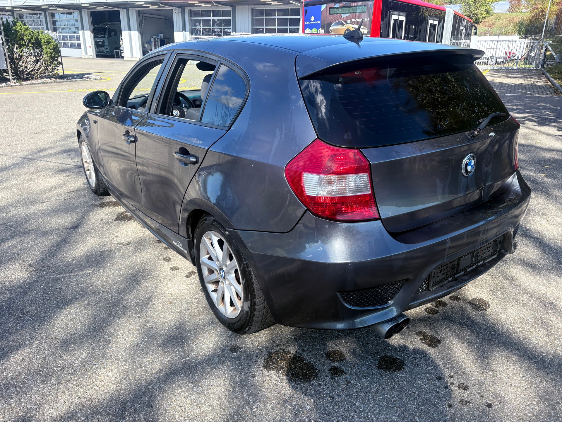 BMW 120i-image-2