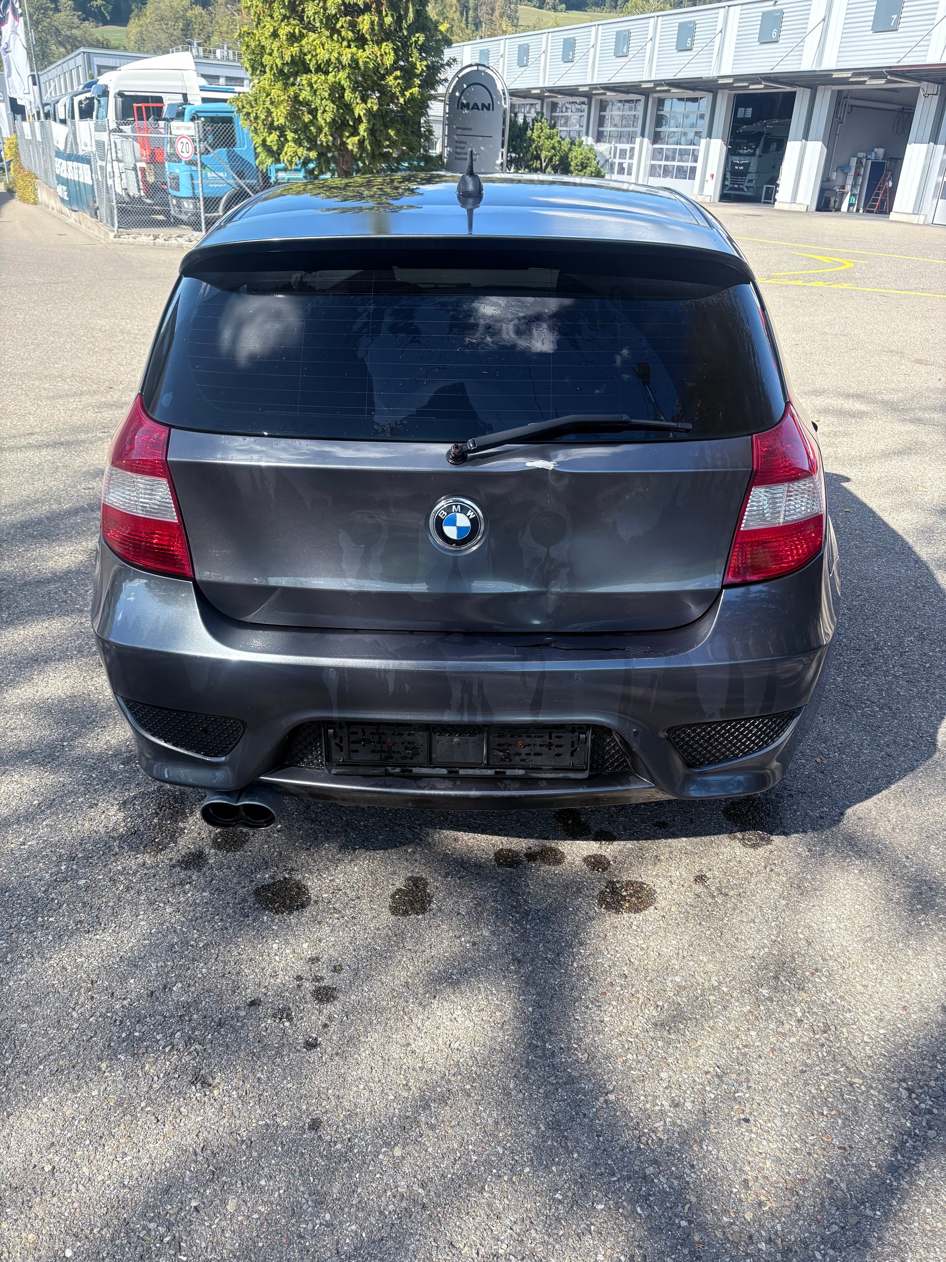 BMW 120i-image-1