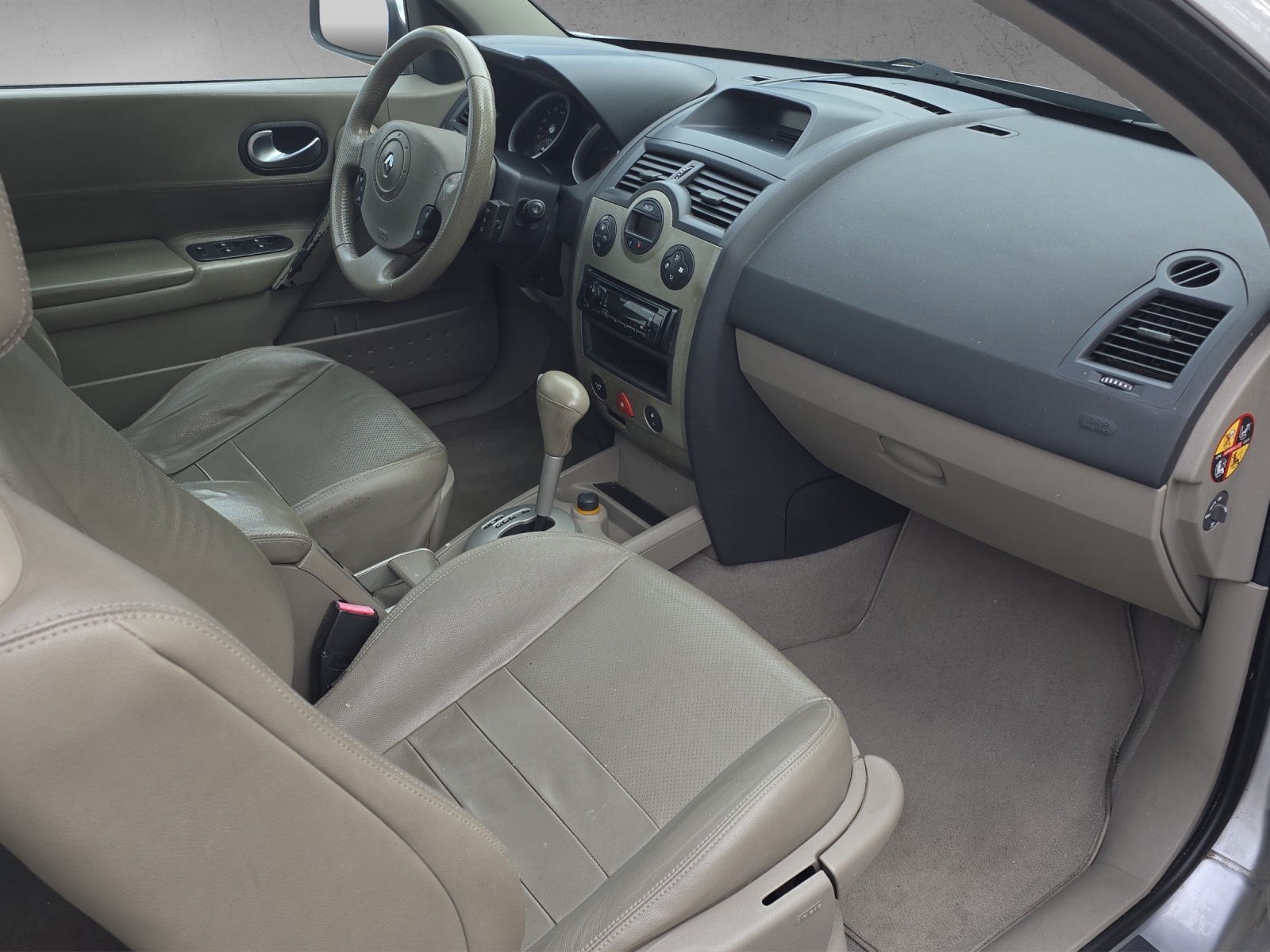 RENAULT Mégane C-C 2.0 16V Automat-image-12