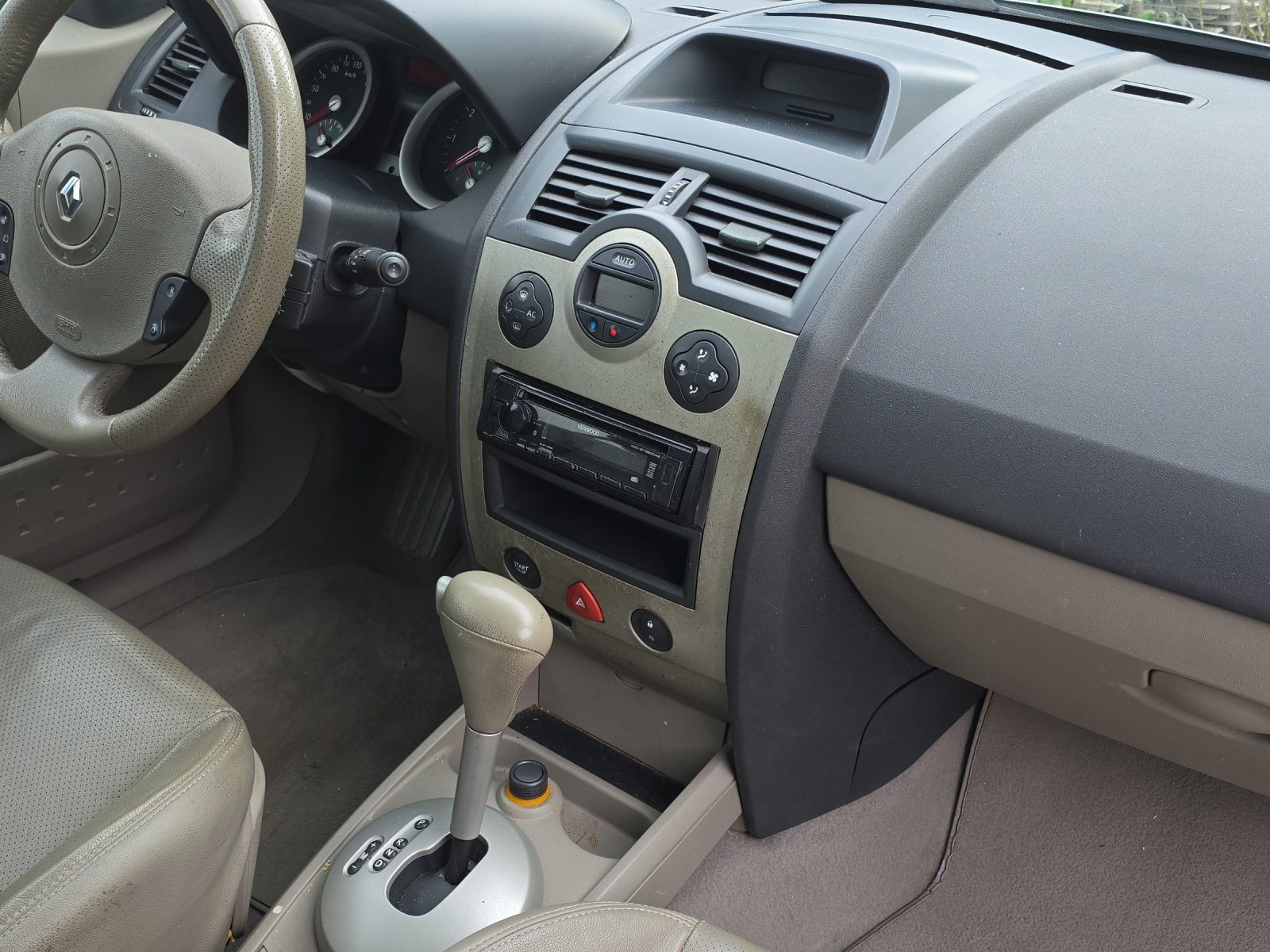 RENAULT Mégane C-C 2.0 16V Automat-image-11