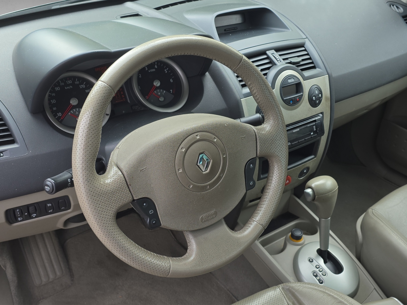RENAULT Mégane C-C 2.0 16V Automat-image-10