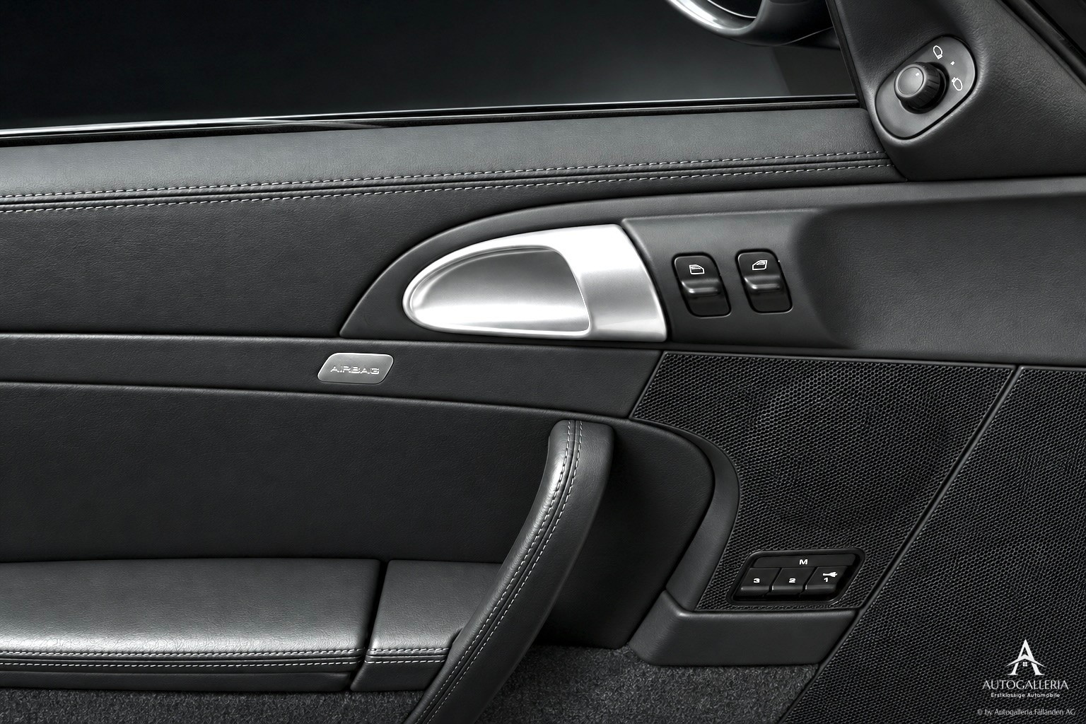 PORSCHE 911 Carrera 4-image-10