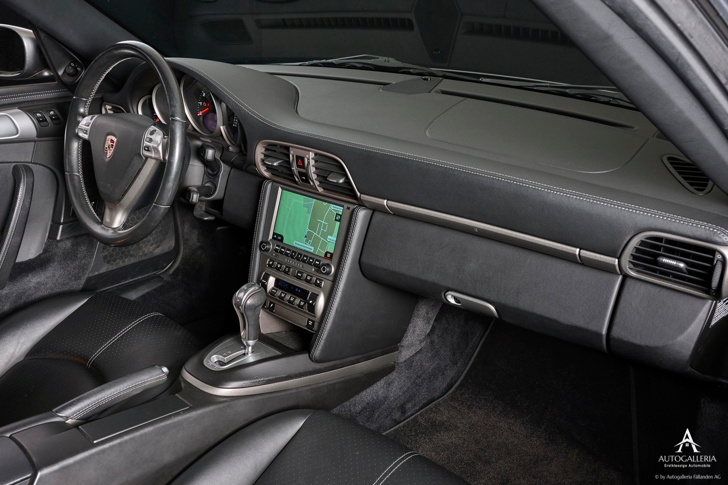 PORSCHE 911 Carrera 4-image-7