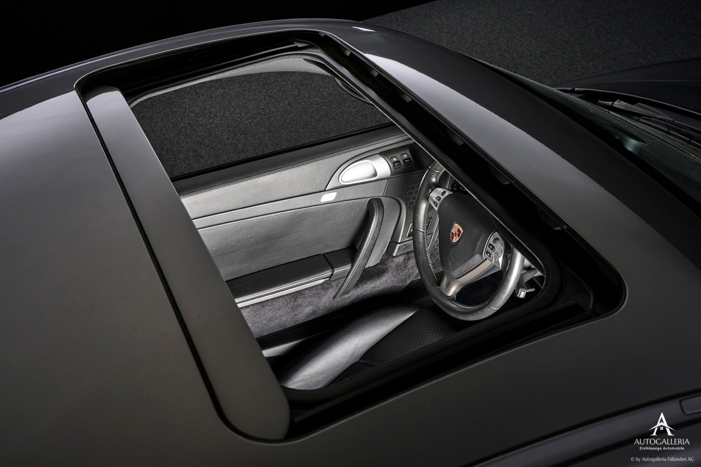 PORSCHE 911 Carrera 4-image-5
