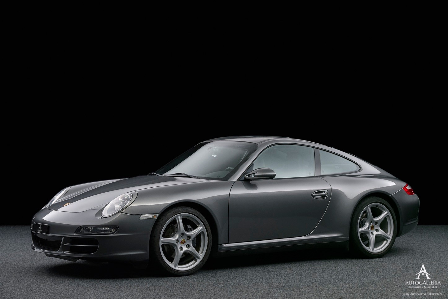PORSCHE 911 Carrera 4-image-1