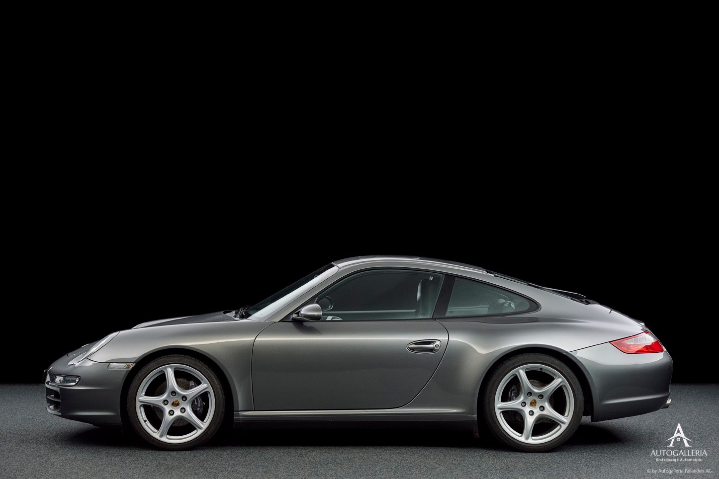 PORSCHE 911 Carrera 4-image-2