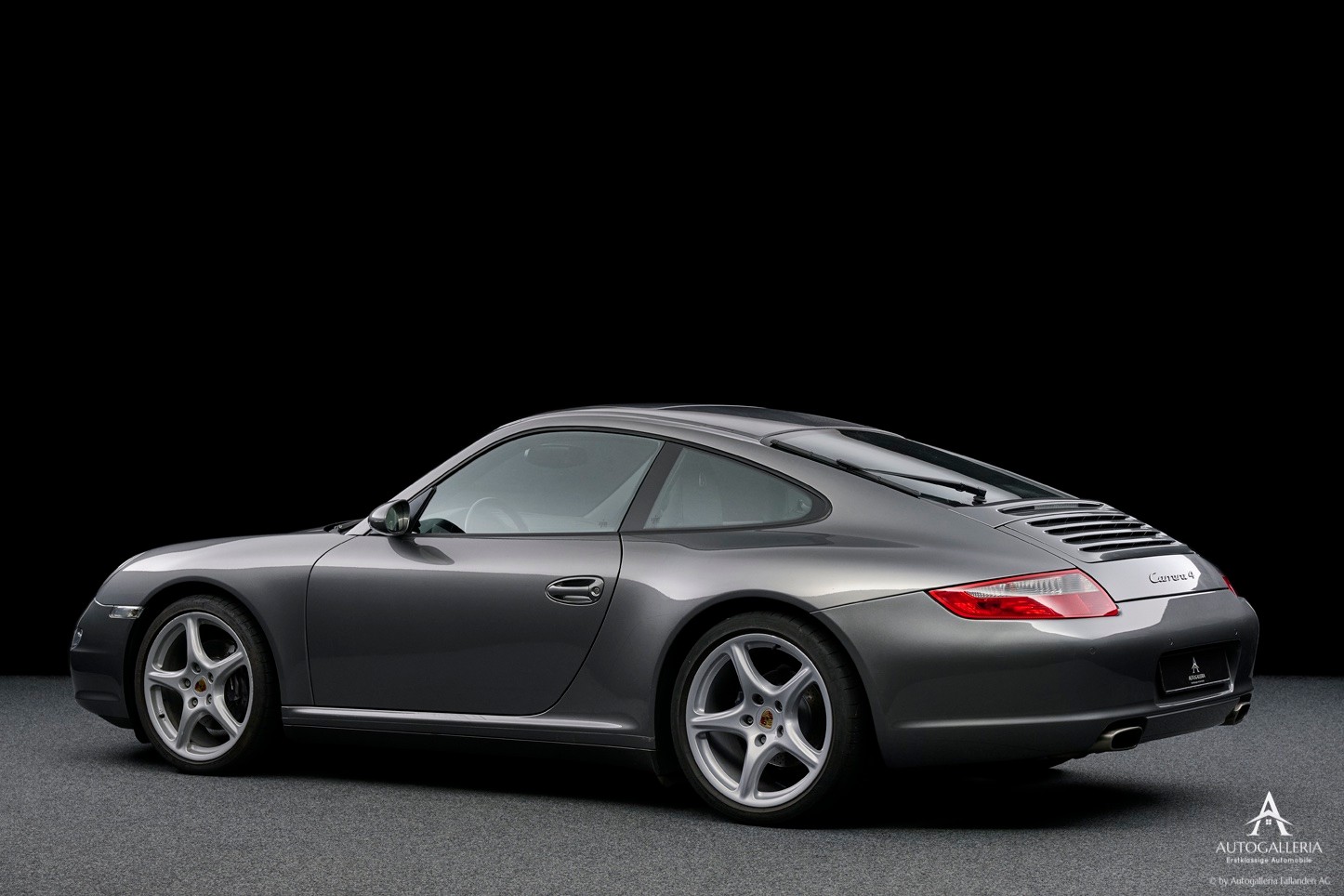 PORSCHE 911 Carrera 4-image-3
