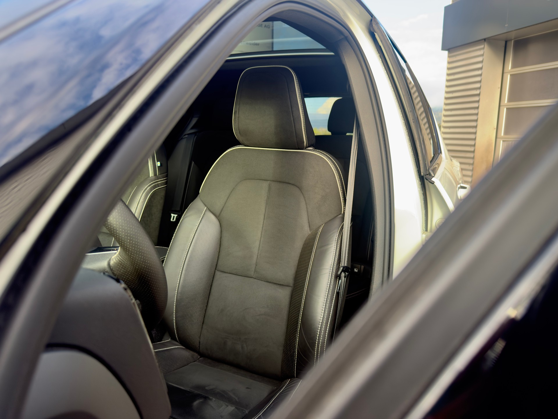 VOLVO XC40 1.5 T5 TE R-Design-image-3