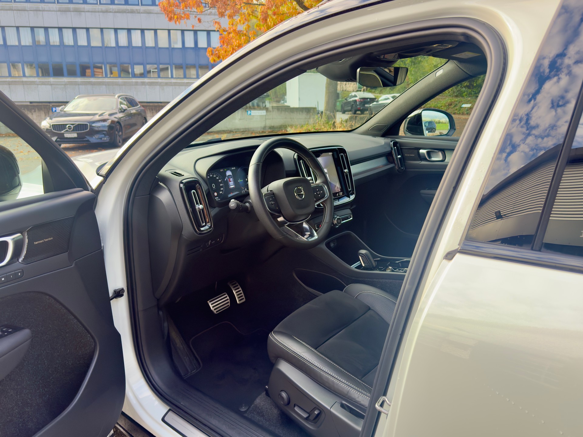 VOLVO XC40 1.5 T5 TE R-Design-image-2