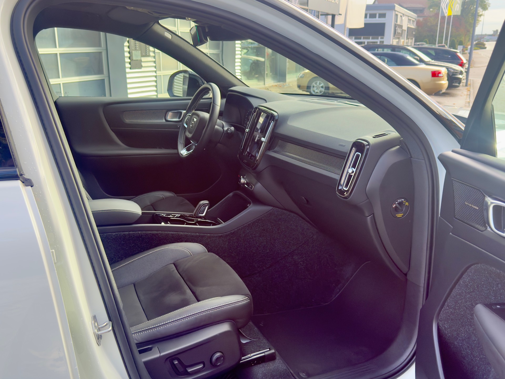 VOLVO XC40 1.5 T5 TE R-Design-image-6